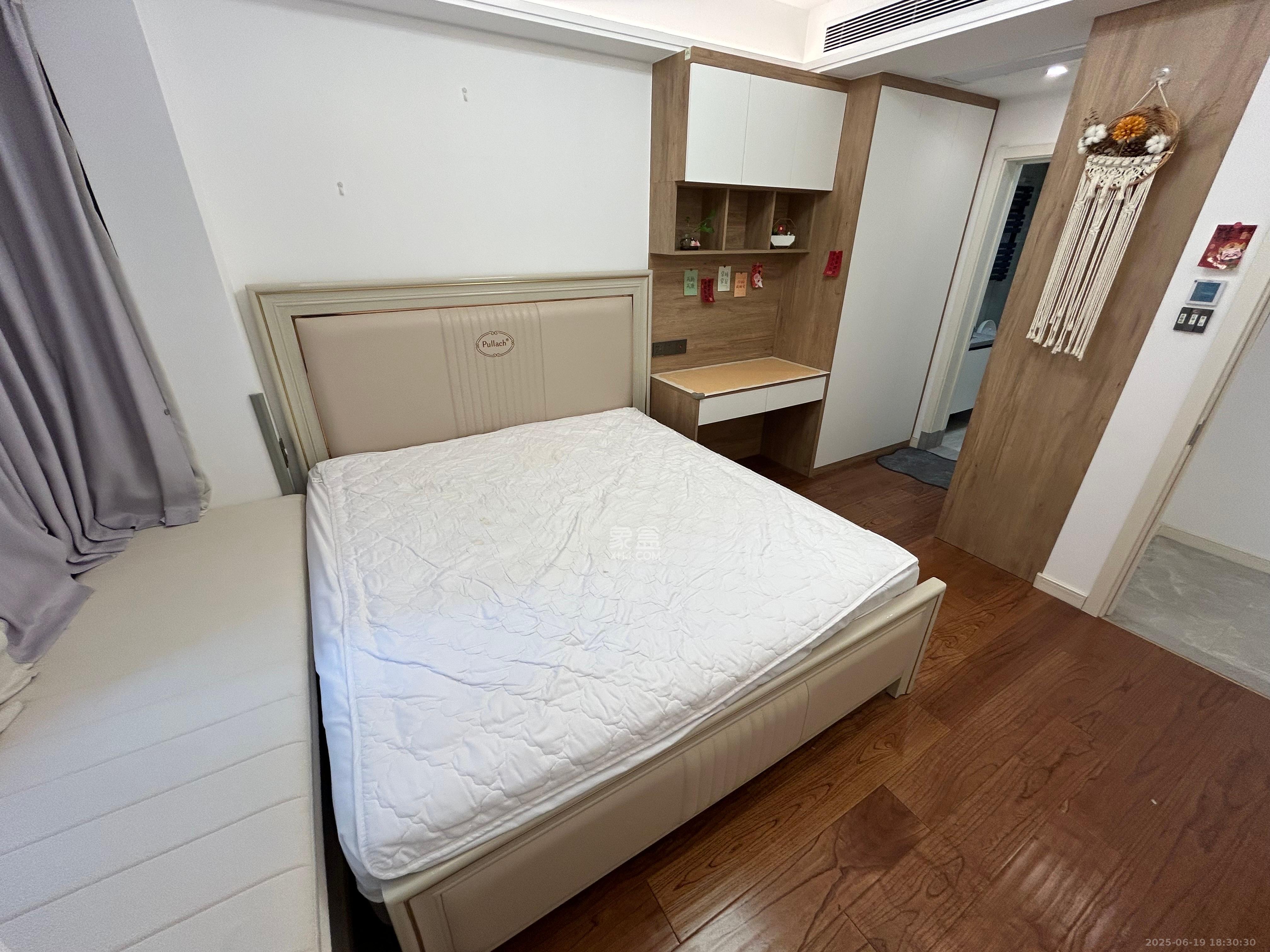 万科金色梦想C区  4室2厅2卫   3800.00元/月室内图