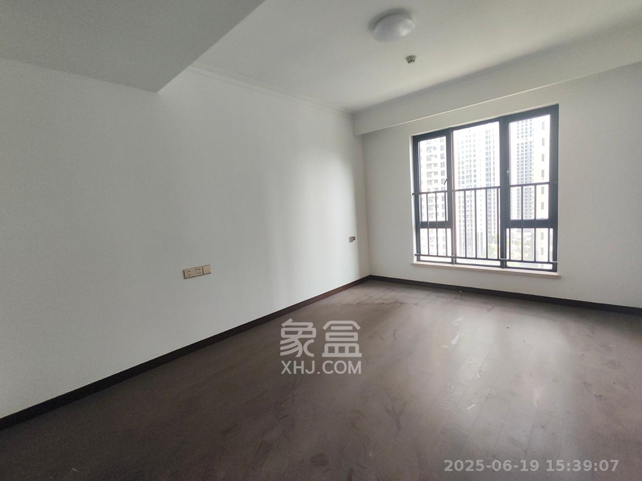 绿地长沙城际空间站(绿地新里佳苑) 5室2厅3卫 5000.0元/月 绿地长沙城际空间站(绿地新里佳苑) 5室2厅3卫 5000.0元/月室内图