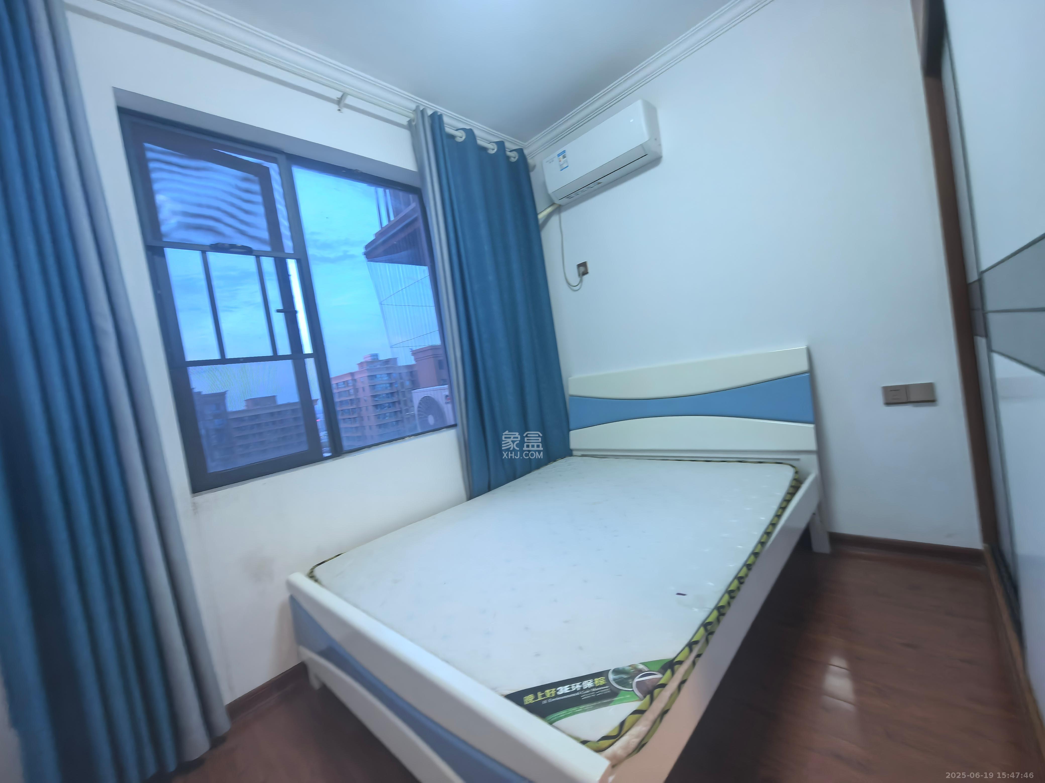 紫华郡 4室2厅2卫 2500.0元/月 紫华郡 4室2厅2卫 2500.0元/月室内图