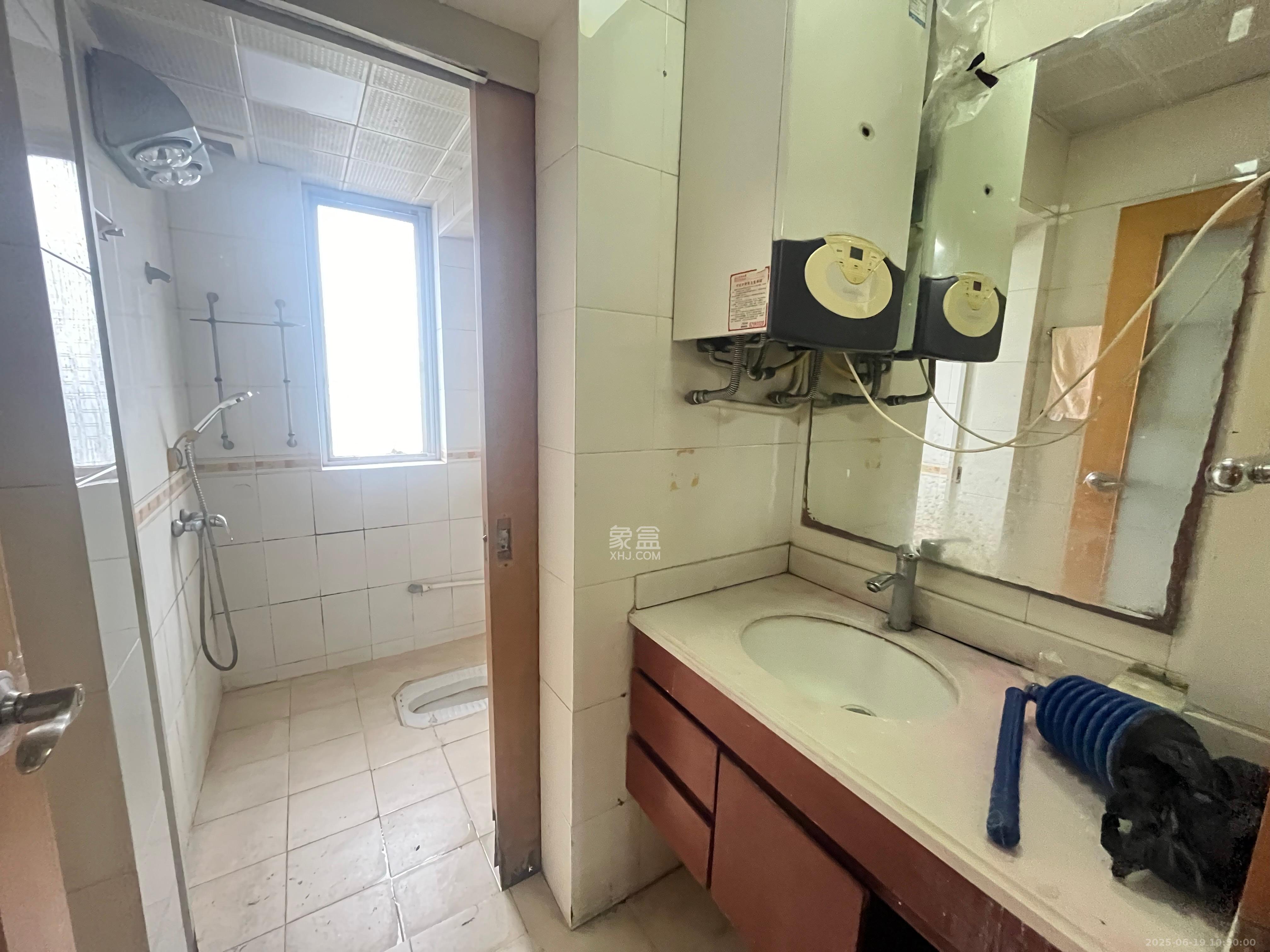 咸嘉新村嘉文苑 3室2厅2卫 2300.0元/月 咸嘉新村嘉文苑 3室2厅2卫 2300.0元/月室内图