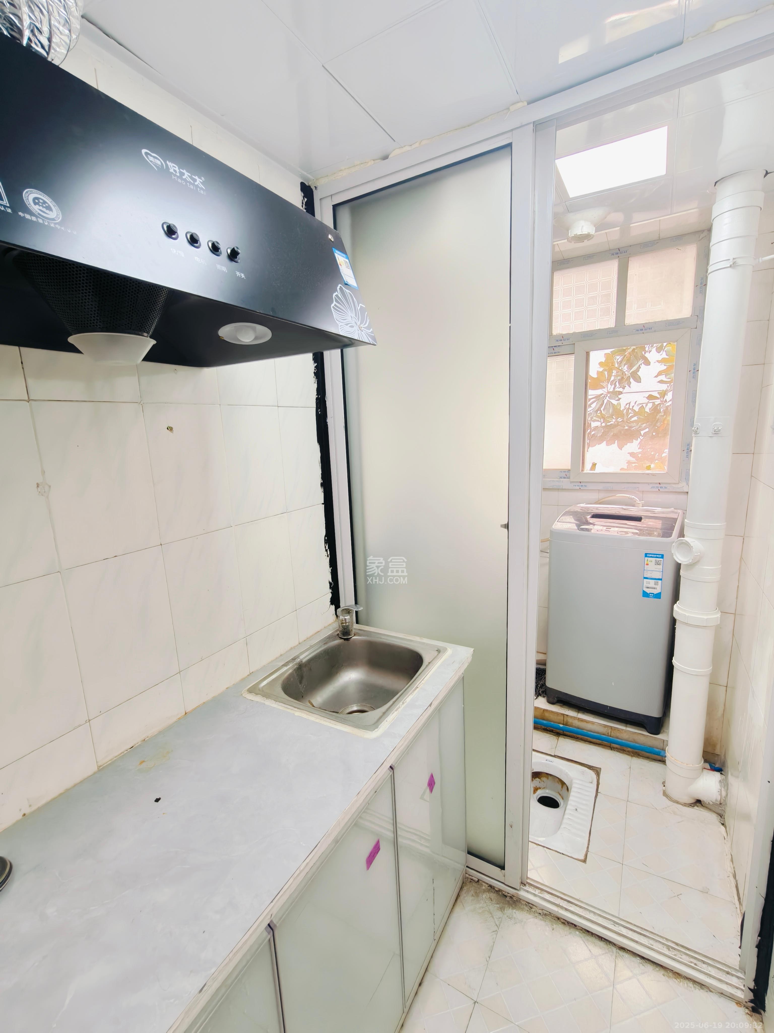 雅雀湖小区 4室2厅1卫 1800.0元/月 雅雀湖小区 4室2厅1卫 1800.0元/月室内图