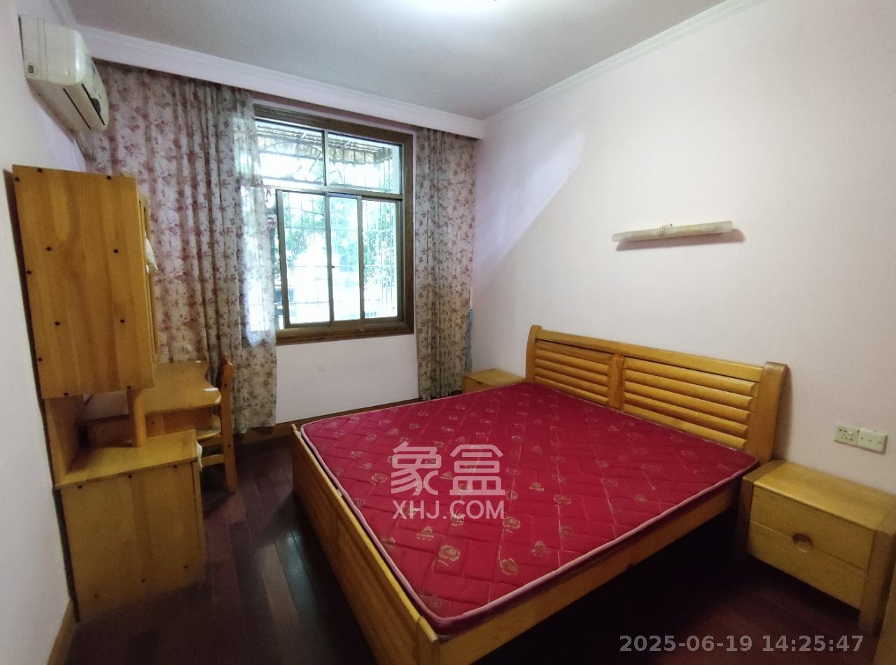 湖南电视台宿舍  3室1厅1卫   2300.00元/月室内图