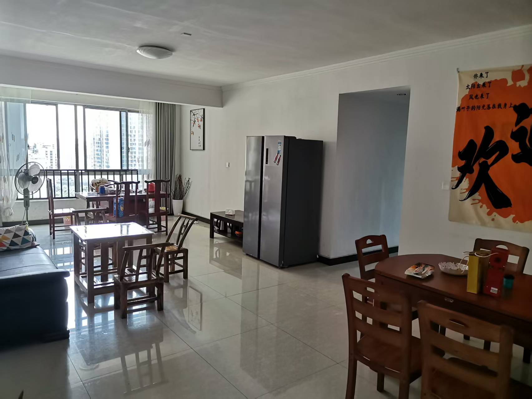 金源大厦  4室2厅2卫    58.0万客厅