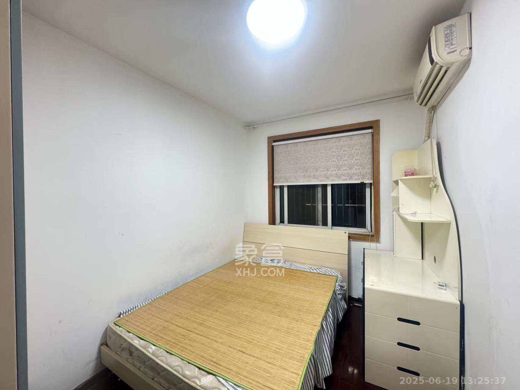 新桥小区  3室2厅2卫   1600.00元/月室内图