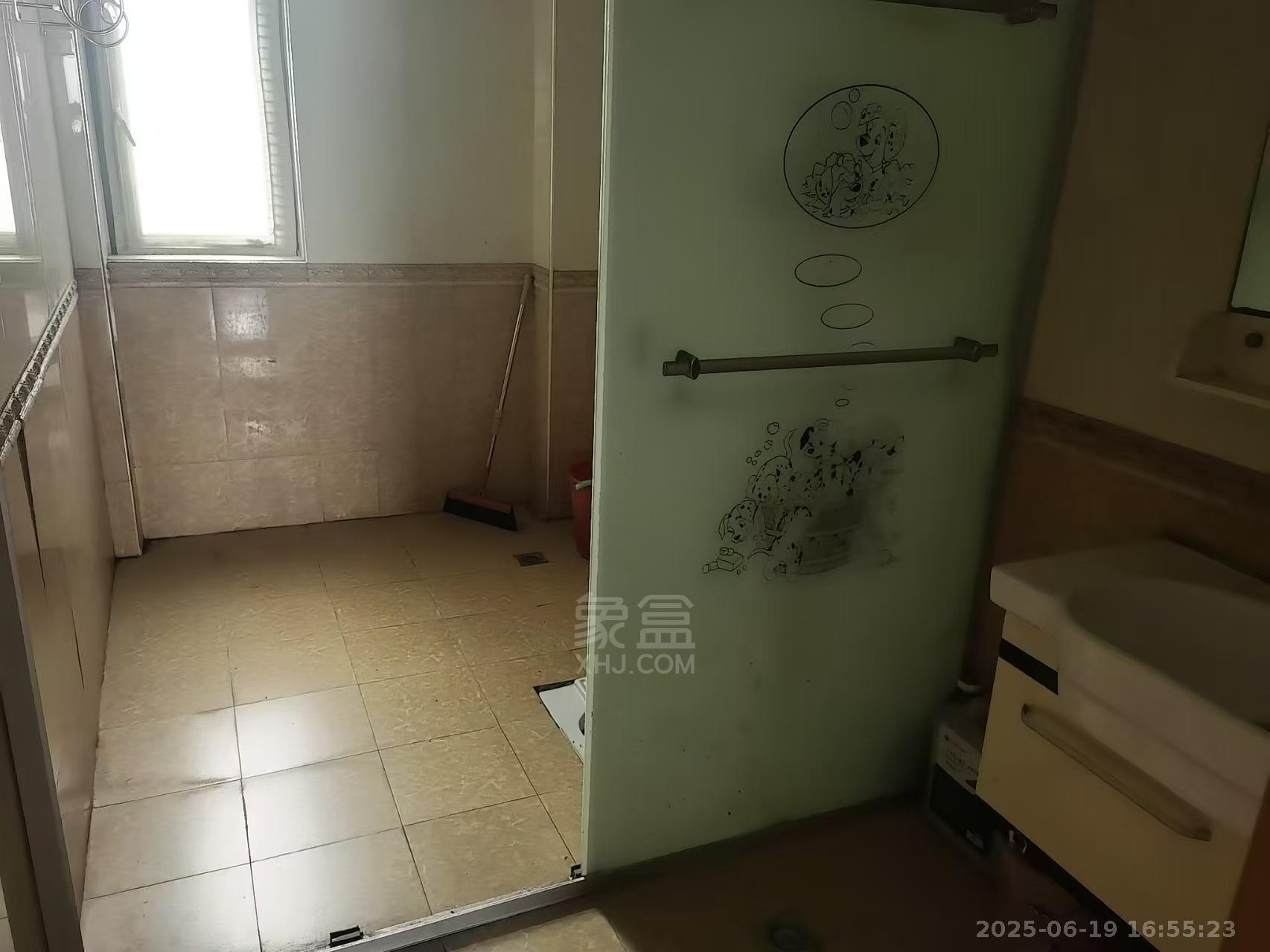 紫苑江岸 3室2厅2卫 1600.0元/月 紫苑江岸 3室2厅2卫 1600.0元/月室内图