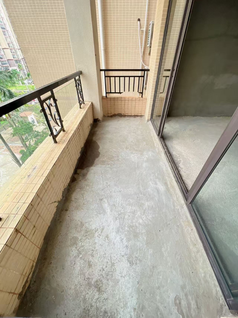 滨江帝景二期(三期) 4室2厅2卫 215.0万 滨江帝景二期(三期) 4室2厅2卫 215.0万客厅