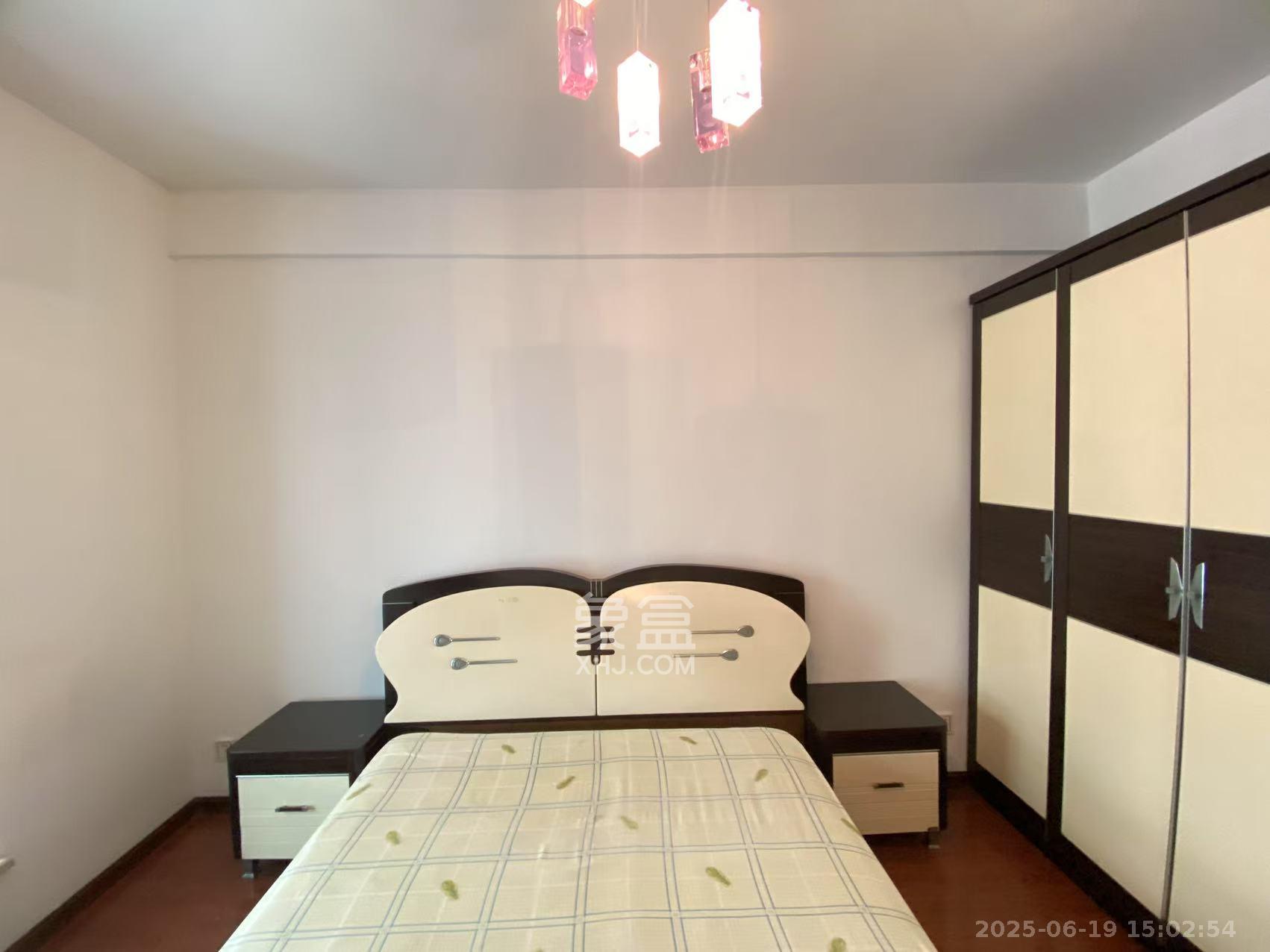 佳阳悦景馨都  3室2厅2卫    2600.0元/月 佳阳悦景馨都  3室2厅2卫    2600.0元/月室内图