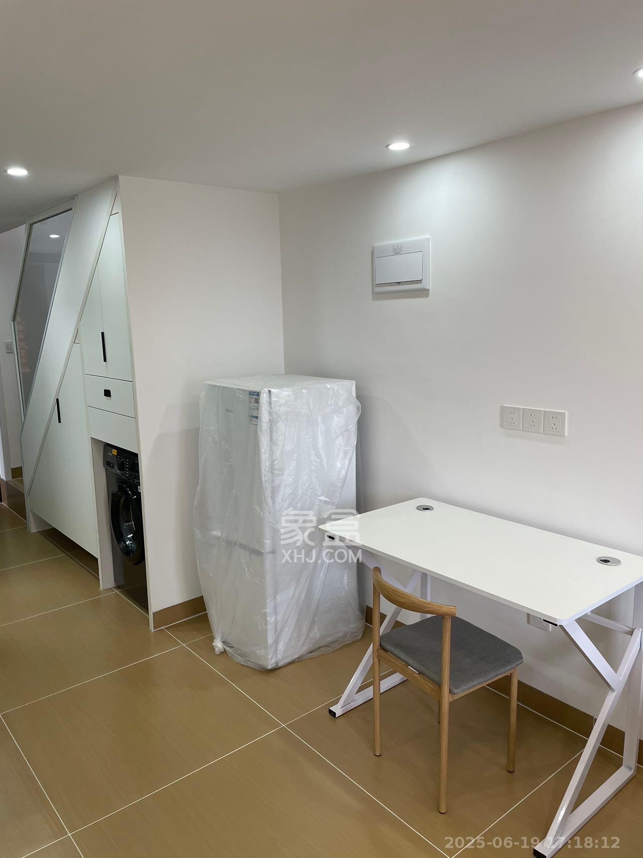 清控湖山雅居北区 2室2厅1卫 1800.0元/月 清控湖山雅居北区 2室2厅1卫 1800.0元/月室内图