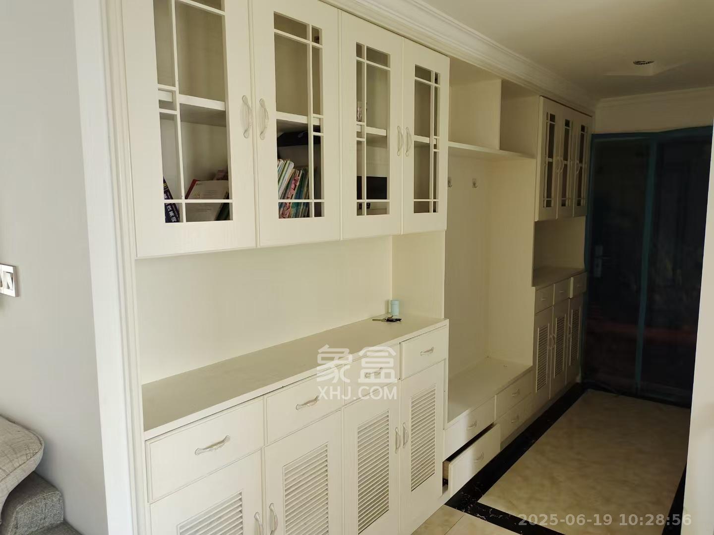 钱隆世家  3室2厅2卫    2200.0元/月室内图