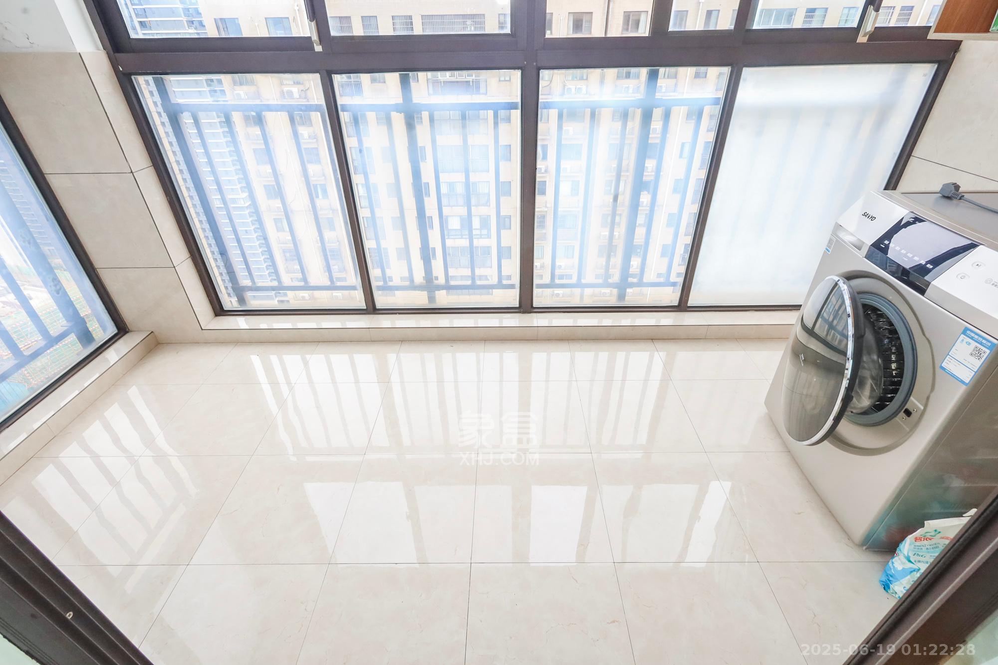 钰龙天下二期（钰龙佳园）  3室2厅2卫    198.0万阳台