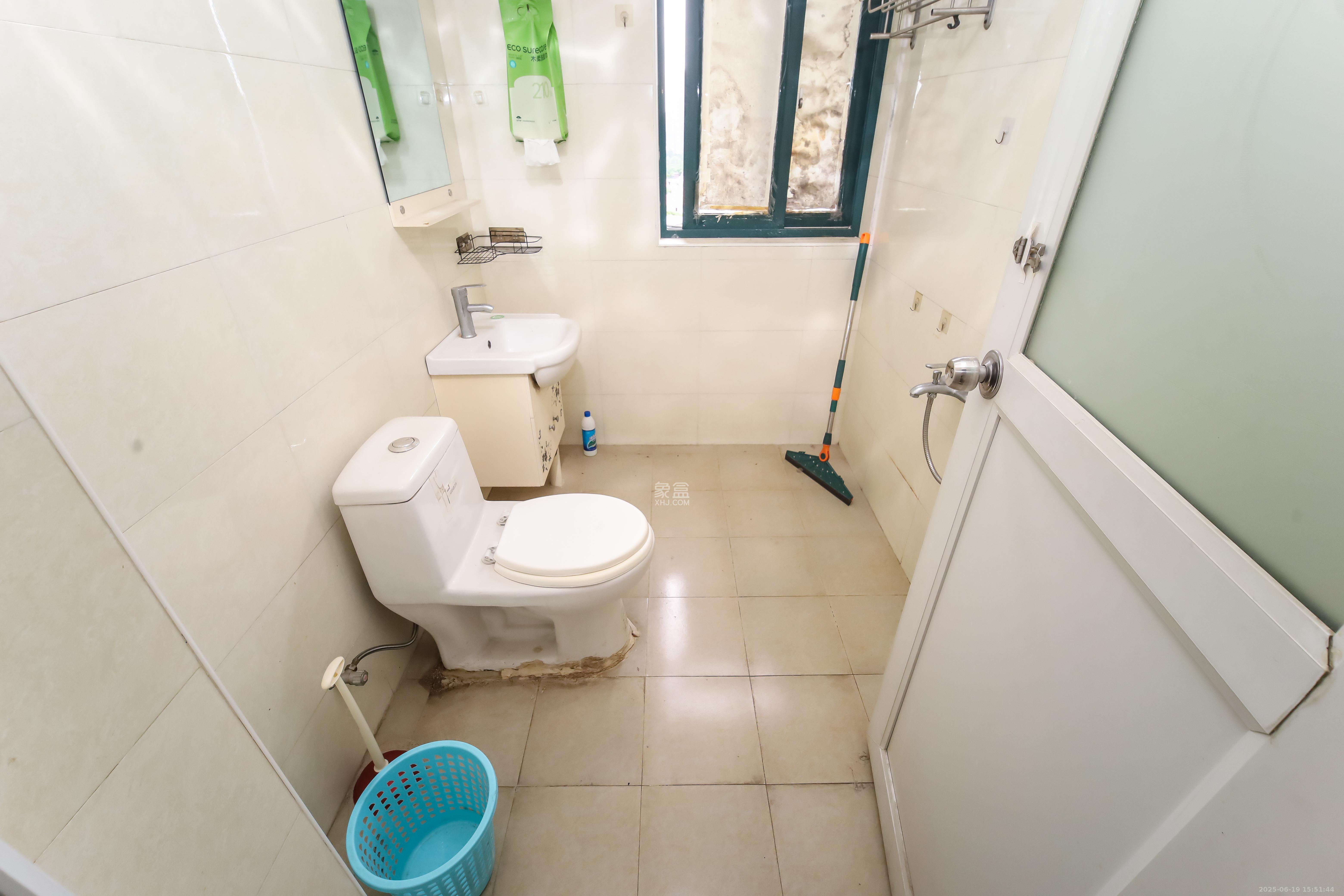 凯乐湘园  3室2厅2卫    95.0万卫生间