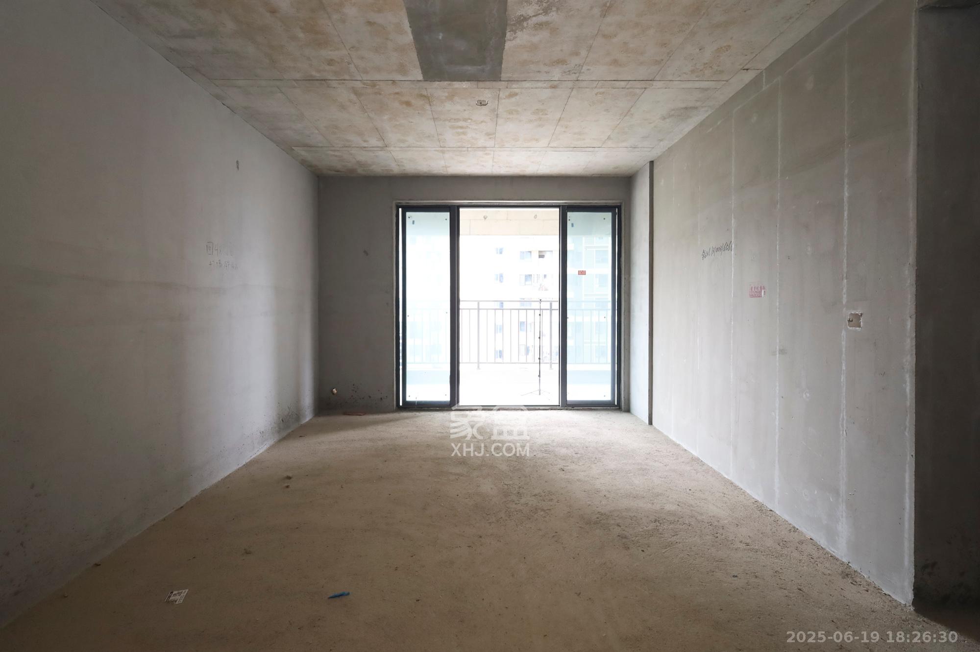 嘉宇北部湾BC区  4室2厅2卫    67.0万 嘉宇北部湾BC区  4室2厅2卫    67.0万客厅