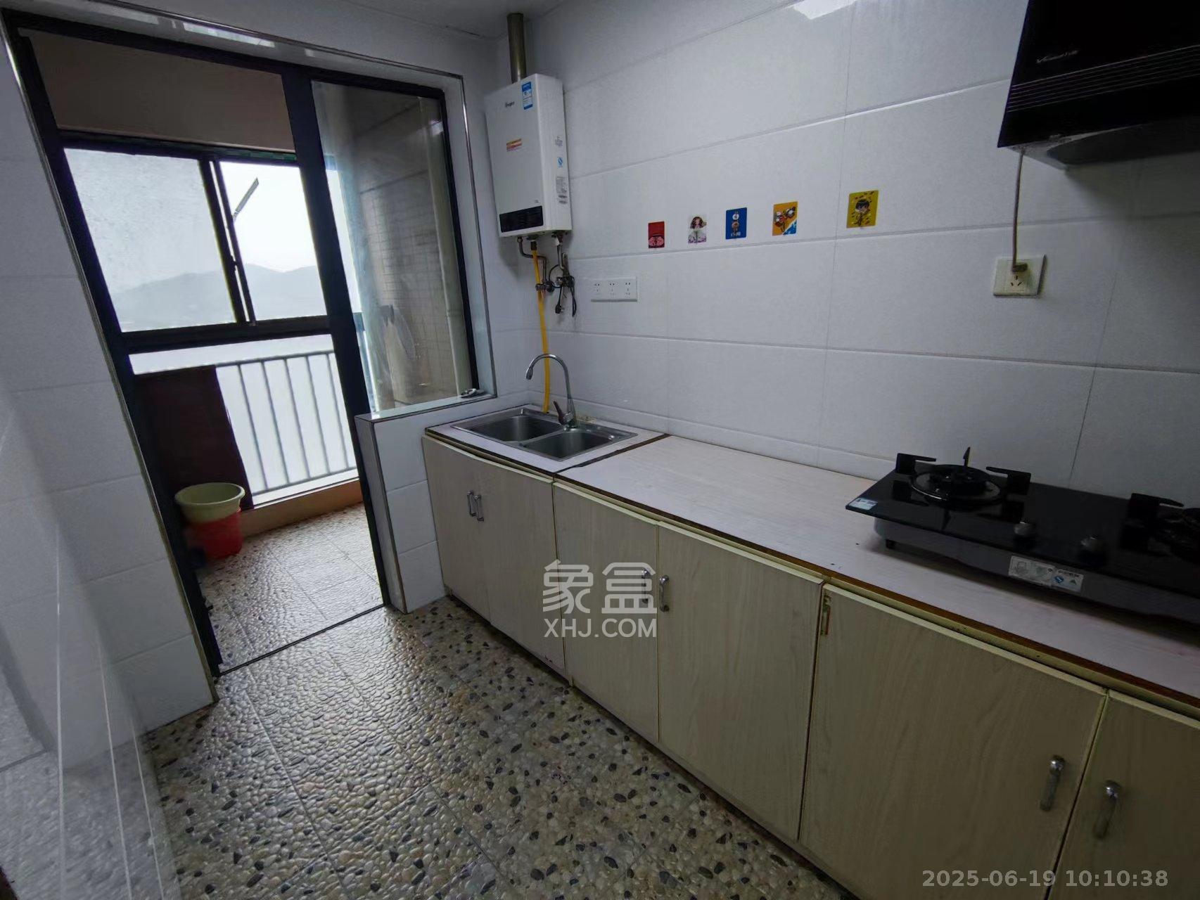 邦盛水岸御园  4室2厅2卫    2400.0元/月室内图