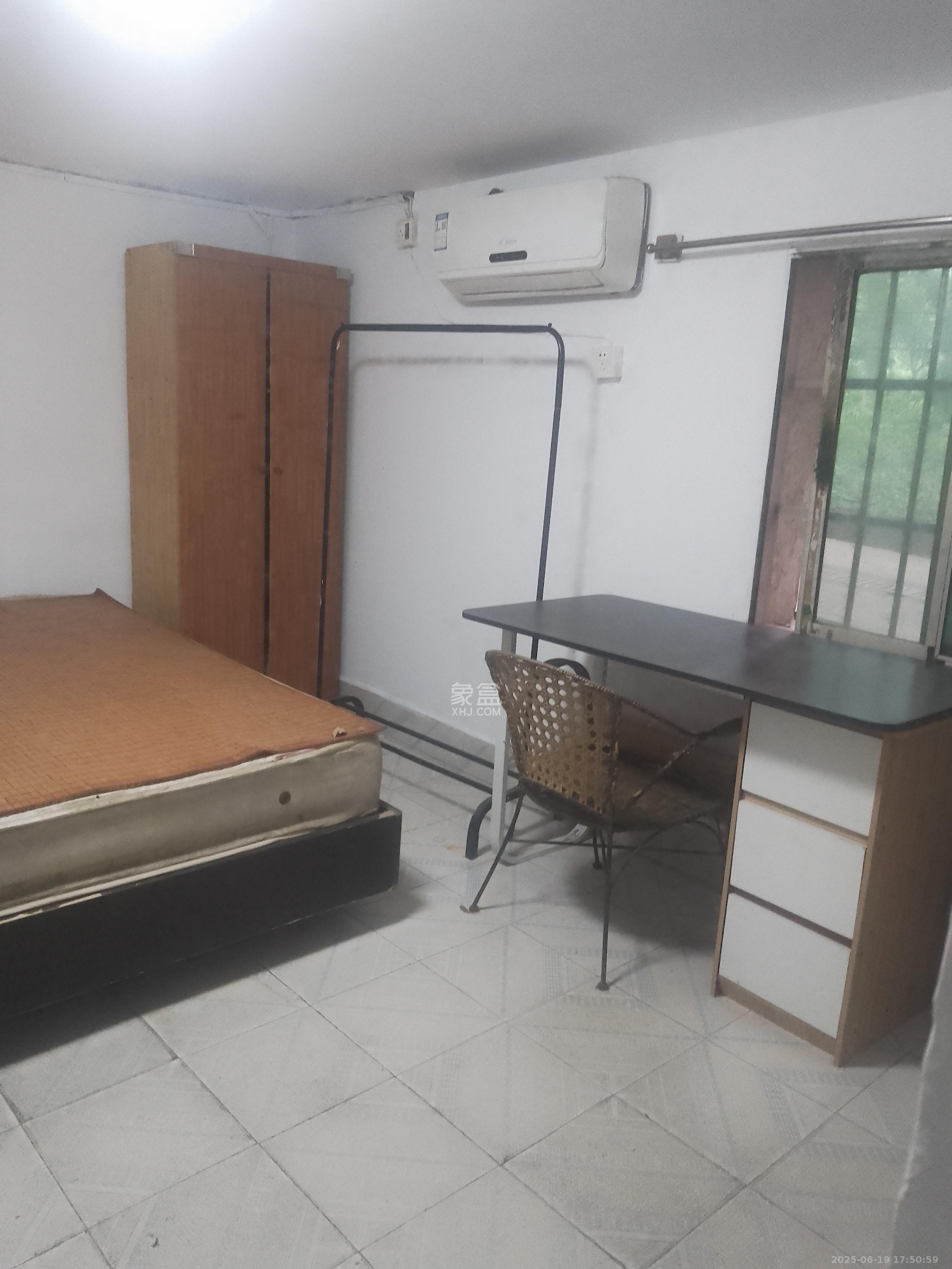 谊苑小区解放四村附362号  1室1厅1卫    1500.0元/月 谊苑小区解放四村附362号  1室1厅1卫    1500.0元/月室内图