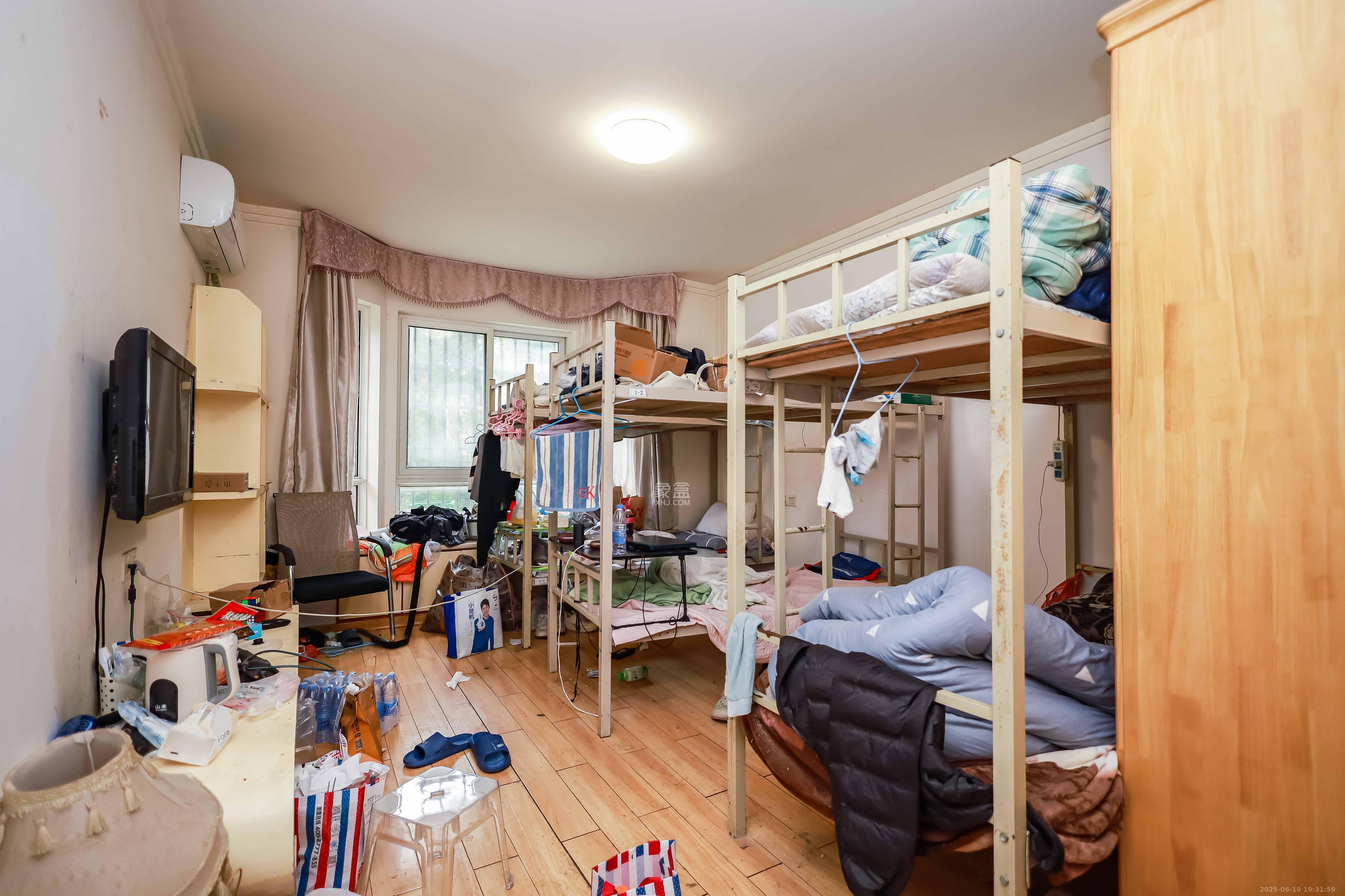 长房西郡 4室2厅2卫 126.8万 长房西郡 4室2厅2卫 126.8万卧室