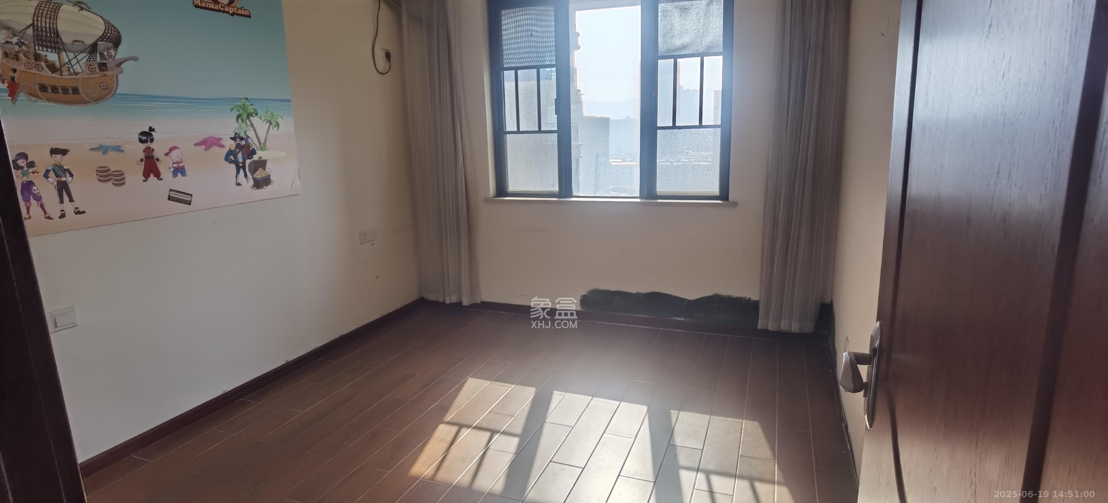 西城龙庭  3室2厅2卫    2000.0元/月 西城龙庭  3室2厅2卫    2000.0元/月室内图