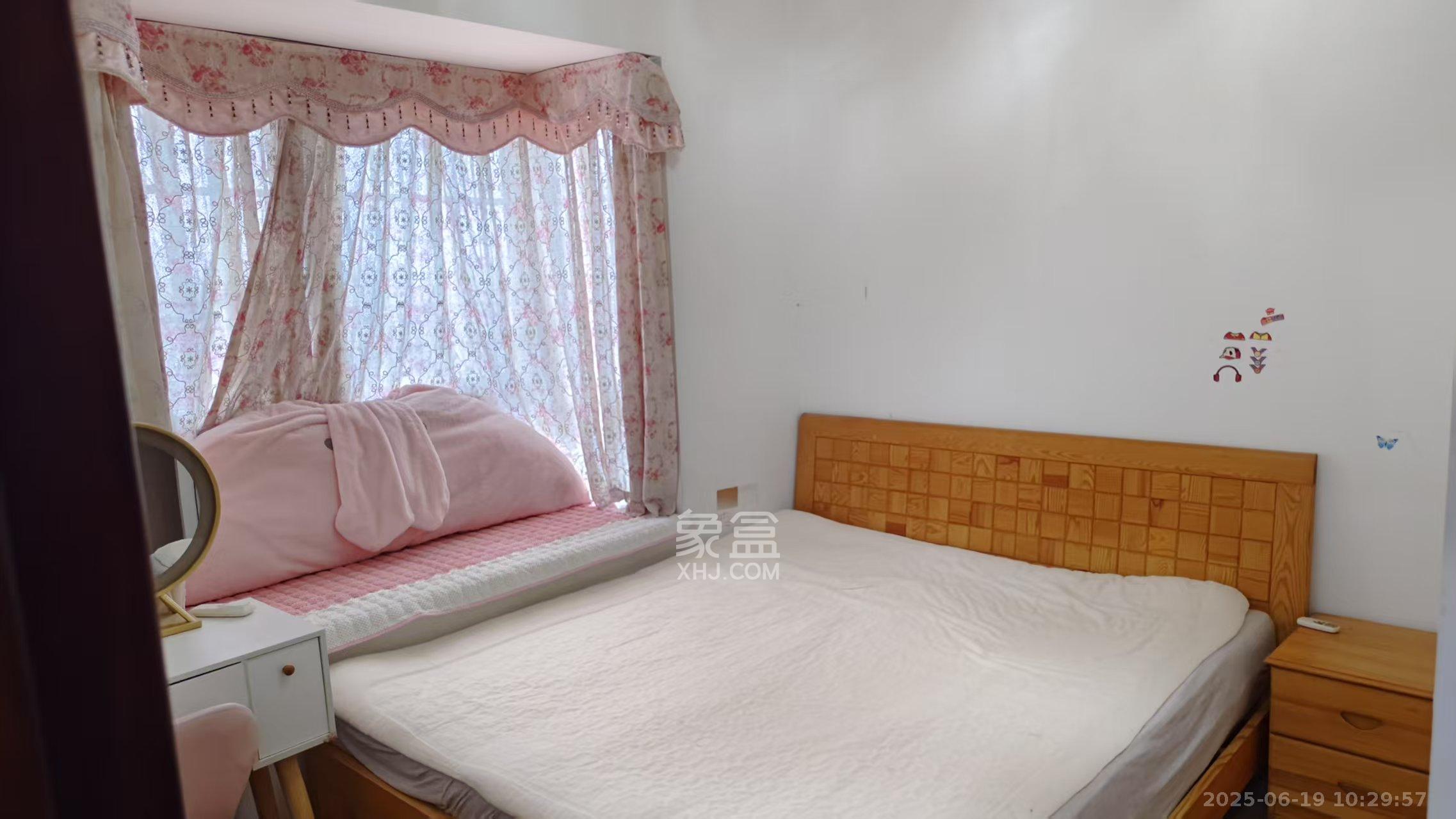 华城广场 2室2厅1卫 2500.0元/月 华城广场 2室2厅1卫 2500.0元/月室内图