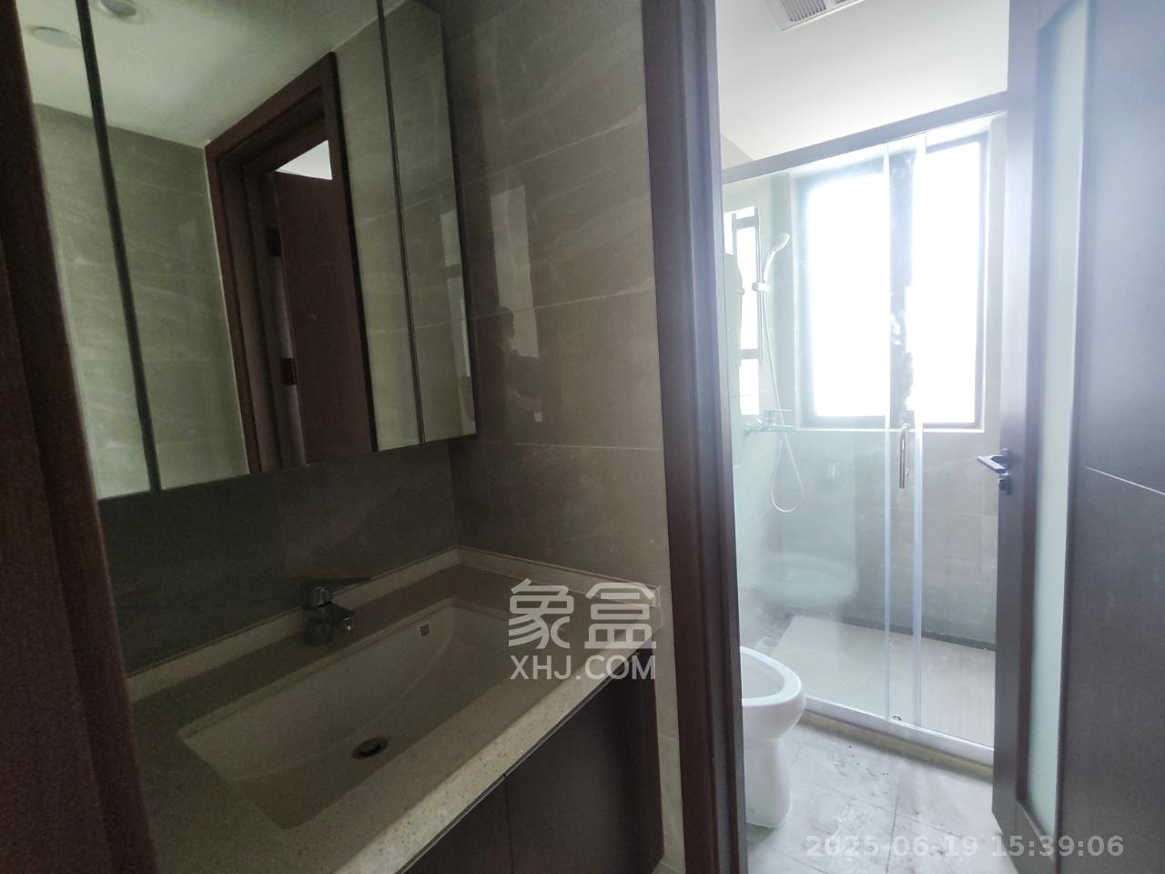 绿地长沙城际空间站(绿地新里佳苑) 5室2厅3卫 5000.0元/月 绿地长沙城际空间站(绿地新里佳苑) 5室2厅3卫 5000.0元/月室内图