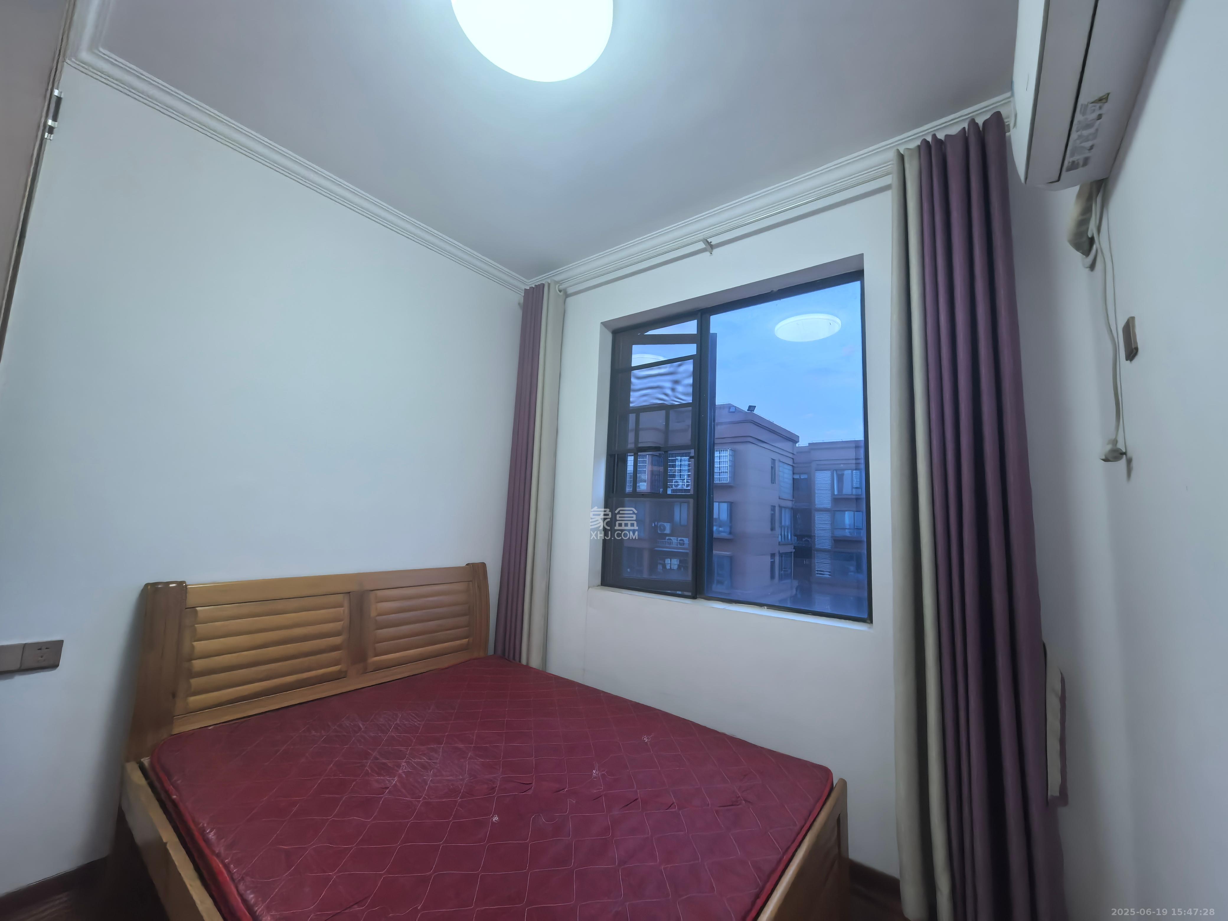 紫华郡 4室2厅2卫 2500.0元/月 紫华郡 4室2厅2卫 2500.0元/月室内图