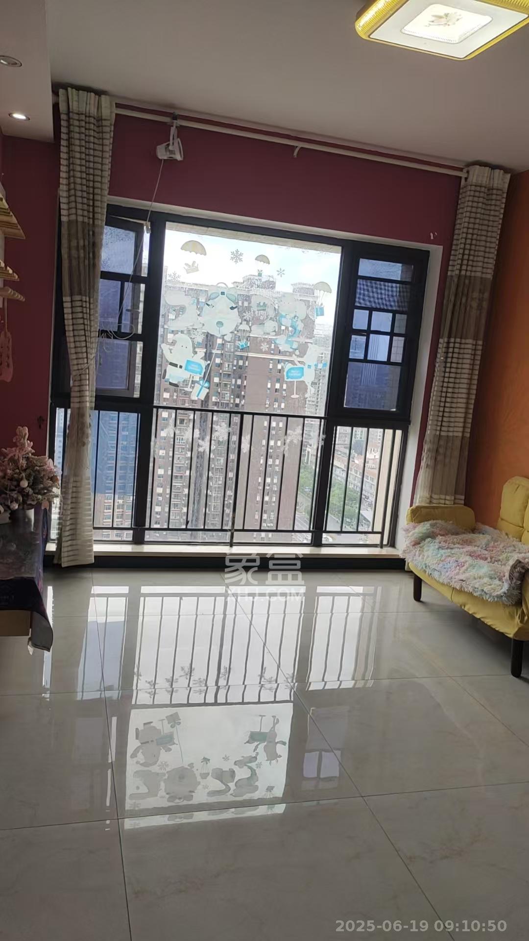 华润五彩城  2室1厅1卫    2000.0元/月 华润五彩城  2室1厅1卫    2000.0元/月室内图