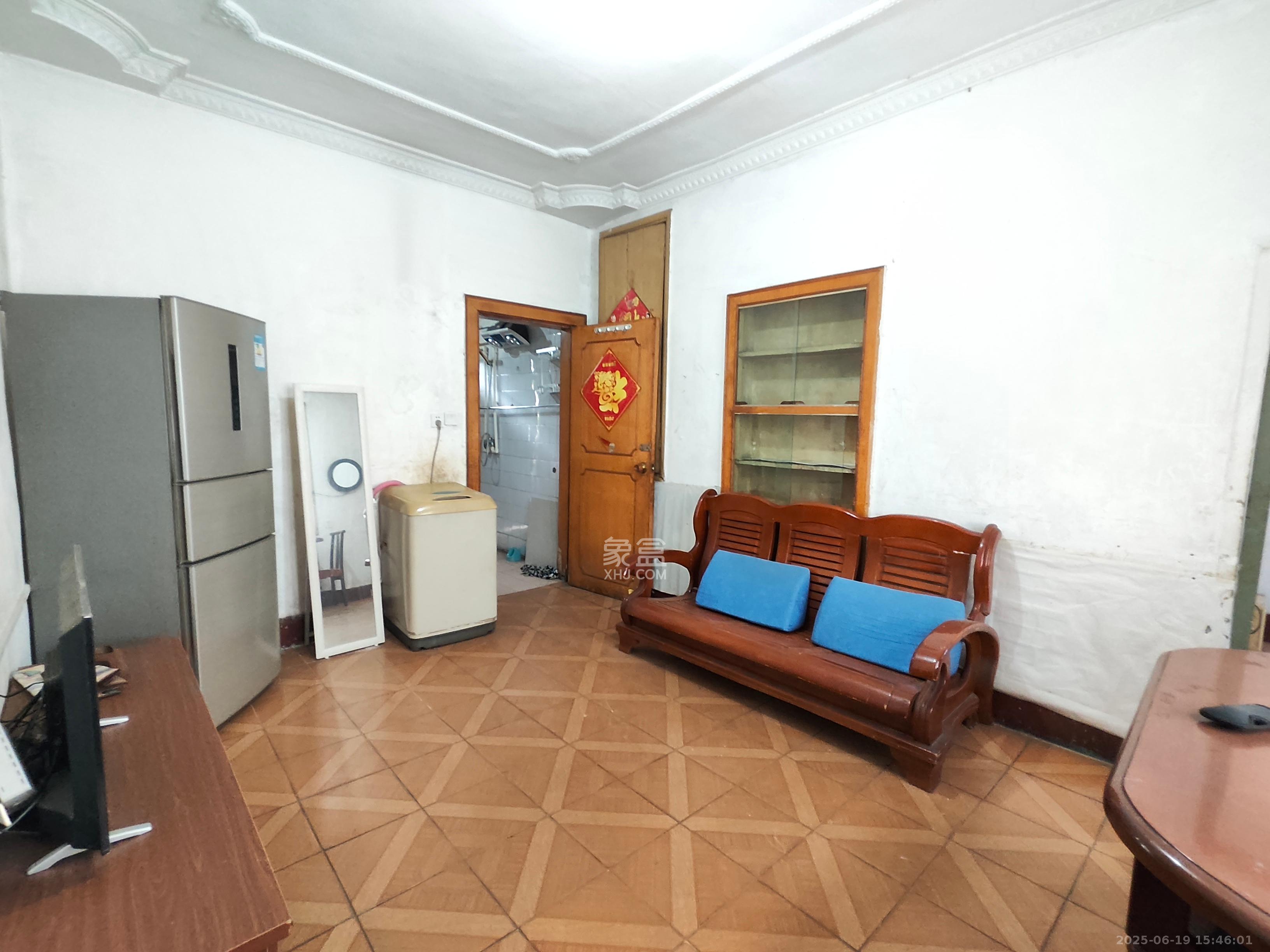 曾家湾13号生活区(友谊集团公司宿舍) 2室1厅1卫 1000.0元/月 曾家湾13号生活区(友谊集团公司宿舍) 2室1厅1卫 1000.0元/月室内图