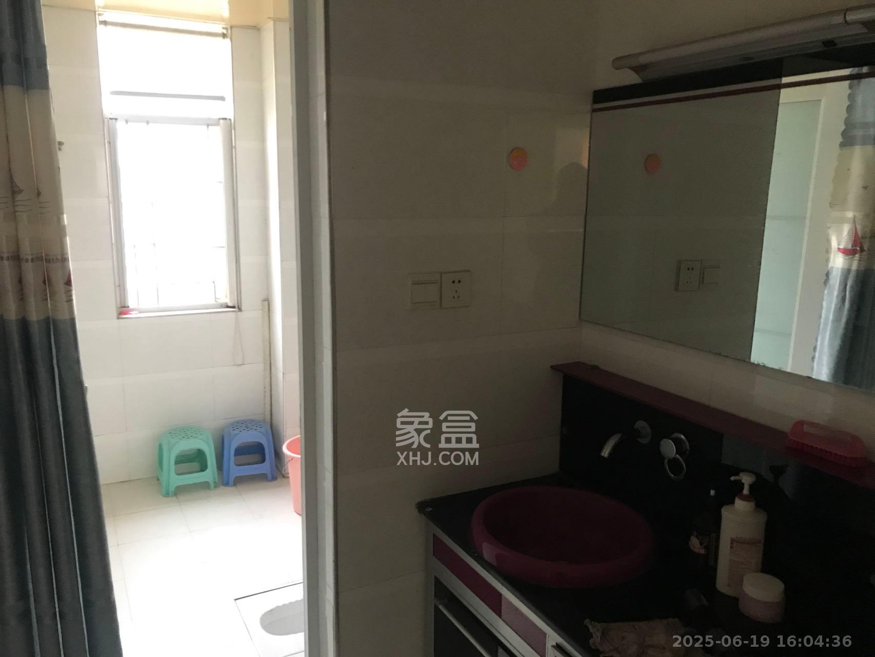 嘉盛华庭(一期、二期、三期) 3室2厅2卫 3100.0元/月 嘉盛华庭(一期、二期、三期) 3室2厅2卫 3100.0元/月室内图