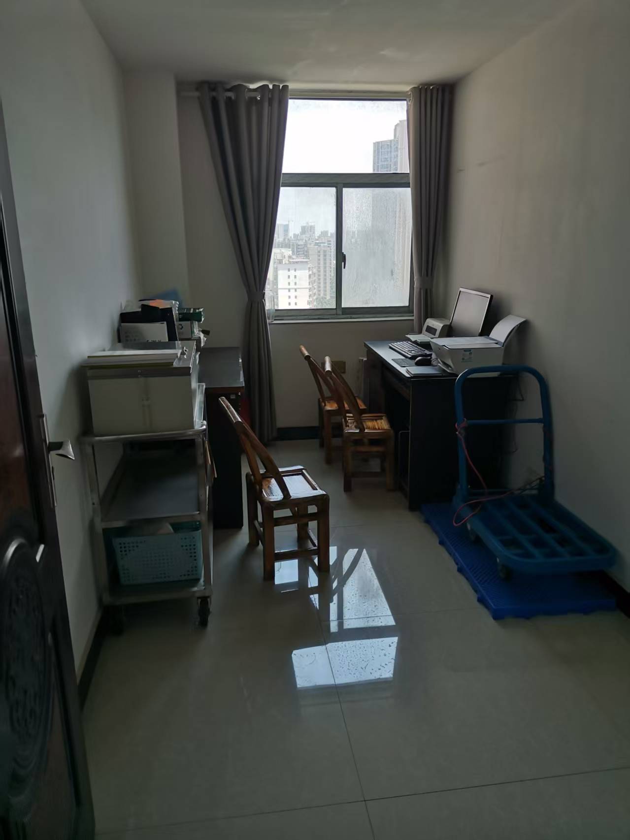 金源大厦  4室2厅2卫    2200.0元/月 金源大厦  4室2厅2卫    2200.0元/月室内图