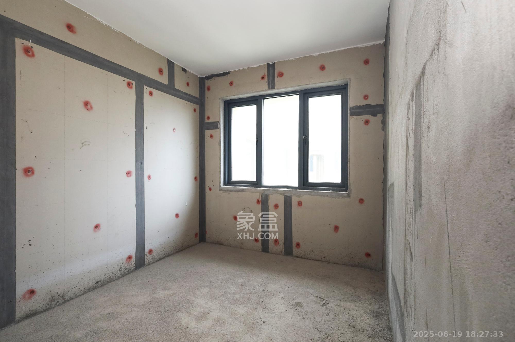 南璟滨江书苑 4室2厅1卫 36.50万 南璟滨江书苑 4室2厅1卫 36.50万卧室