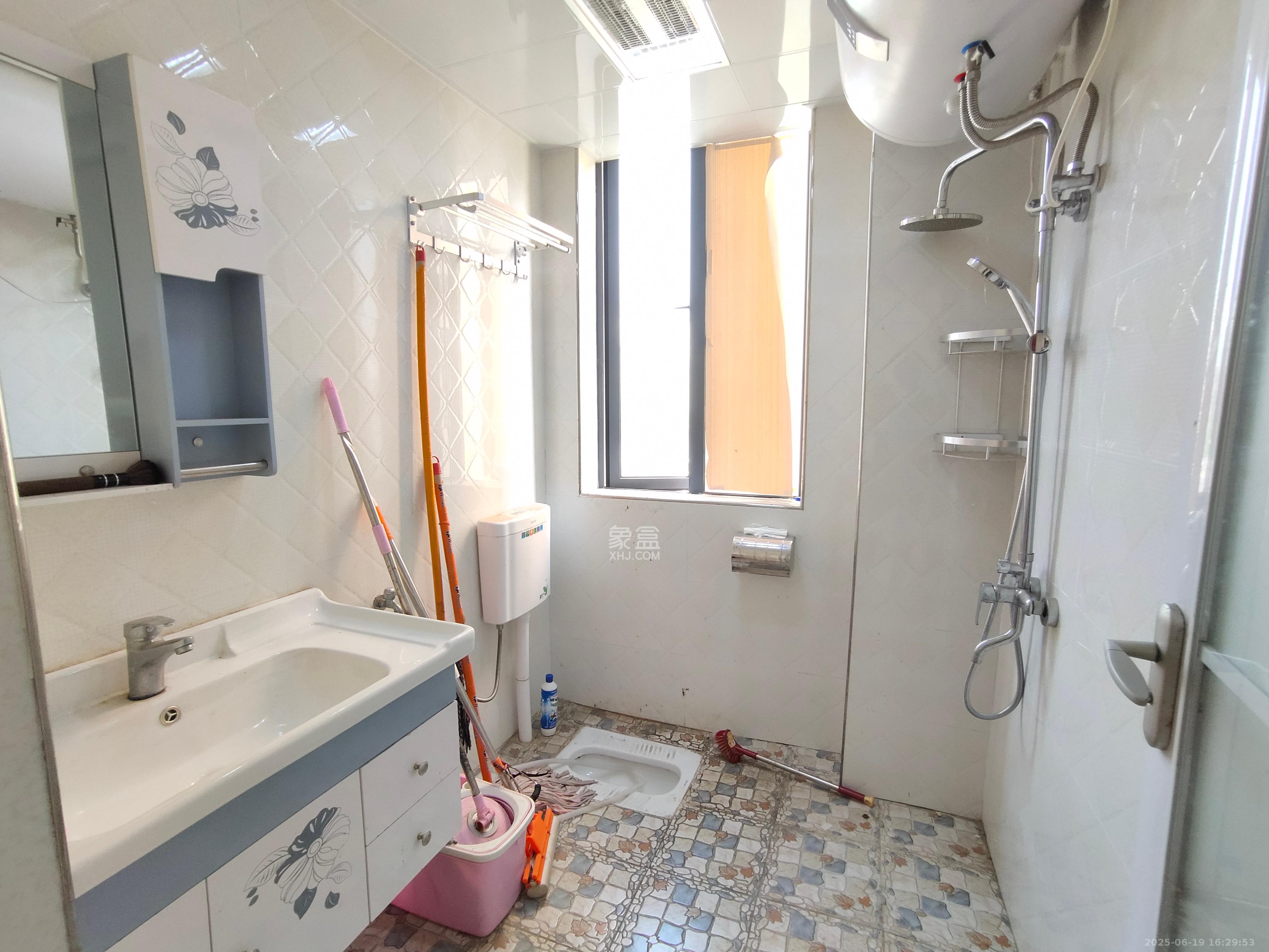 中南壹号院  3室2厅1卫    2300.0元/月室内图