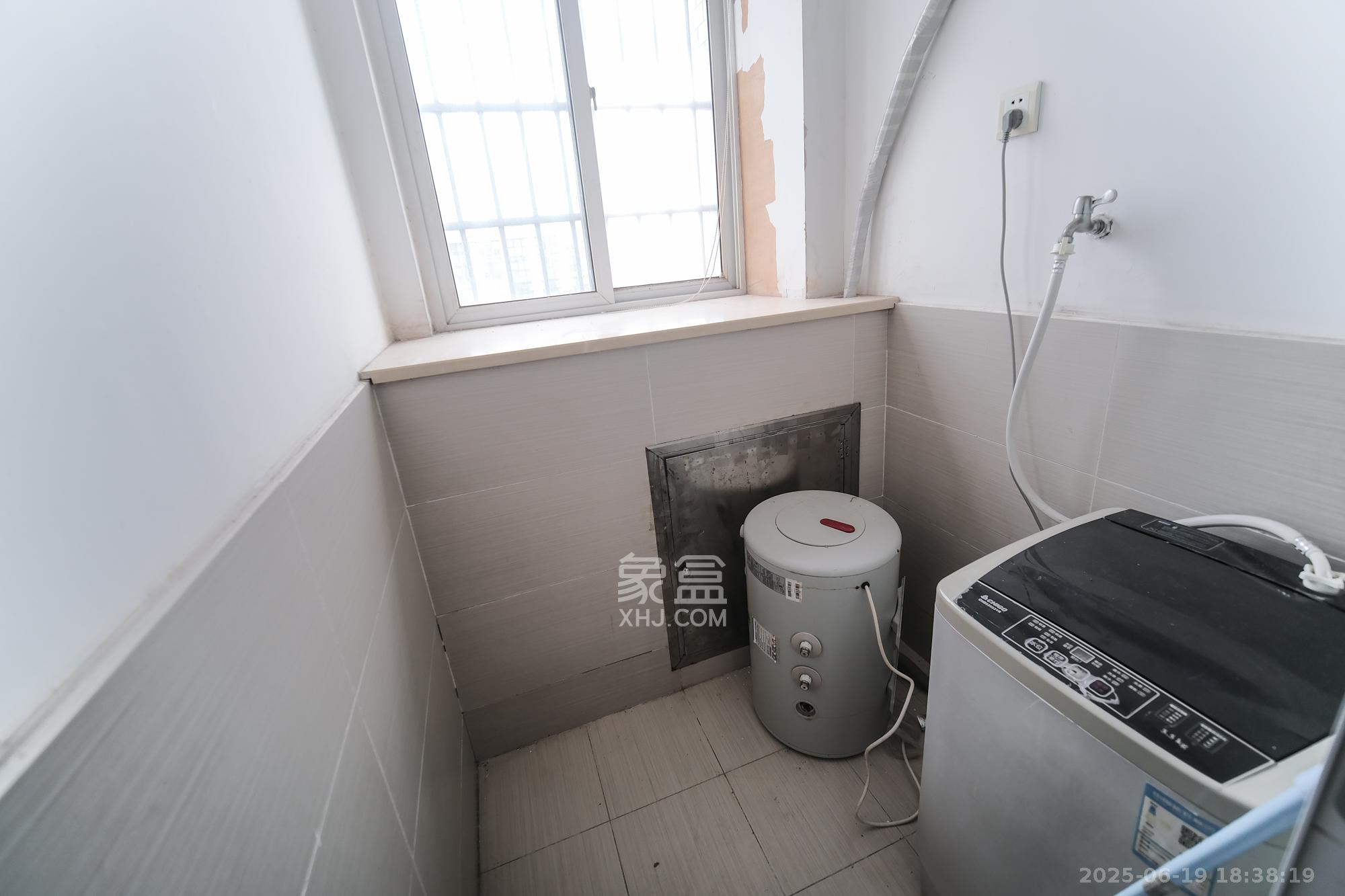 月亮湾草莓街区一、二期 1室1厅1卫 18.8万 月亮湾草莓街区一、二期 1室1厅1卫 18.8万阳台