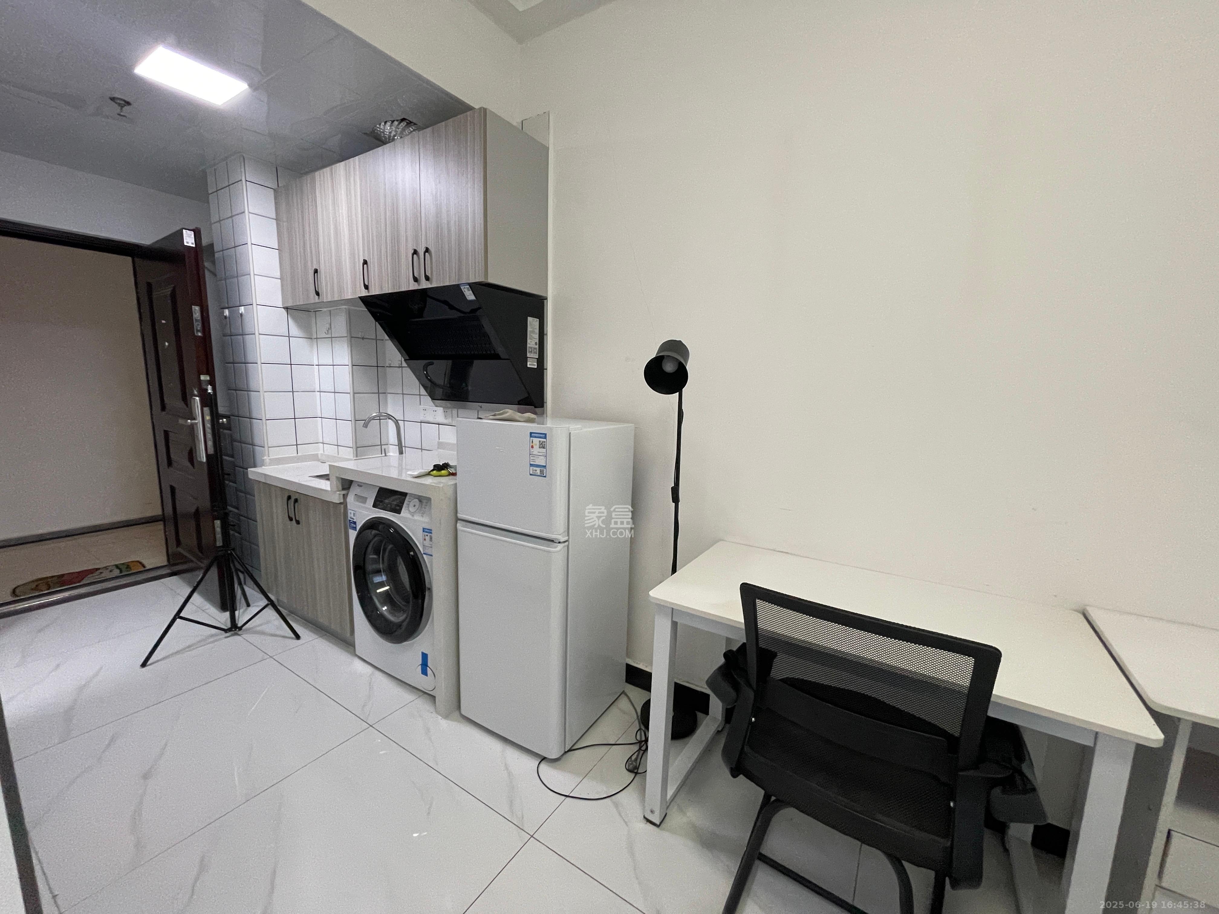 万润时光里  1室1厅1卫   1800.00元/月室内图