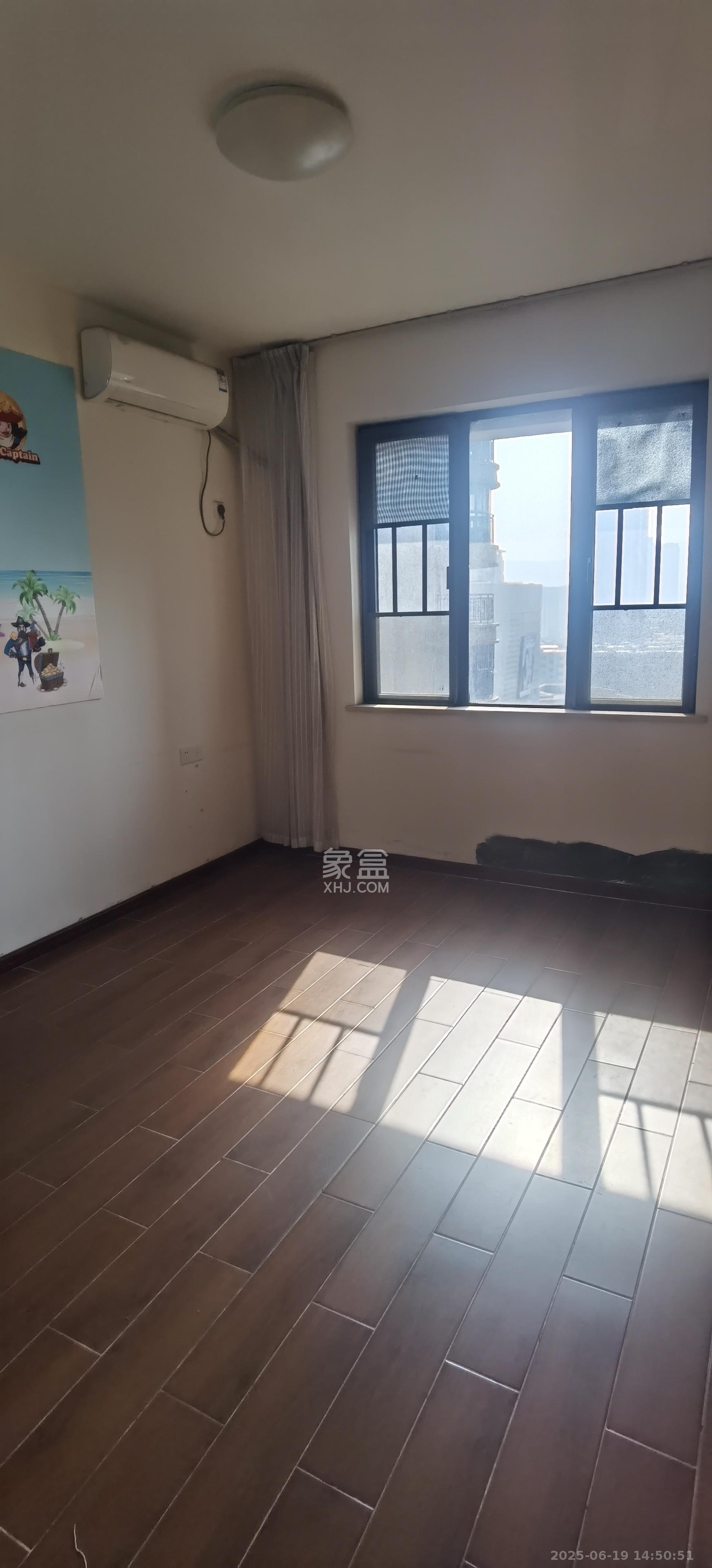 西城龙庭  3室2厅2卫    2000.0元/月 西城龙庭  3室2厅2卫    2000.0元/月室内图