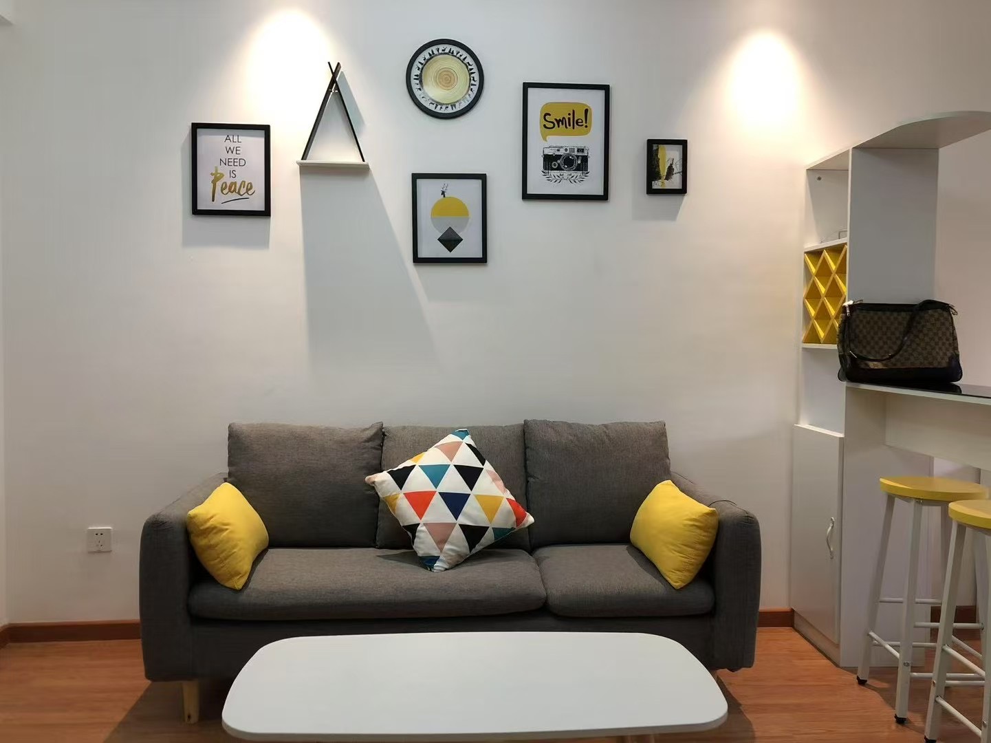 五江碧桂园城市广场 1室1厅1卫 1000.0元/月 五江碧桂园城市广场 1室1厅1卫 1000.0元/月室内图