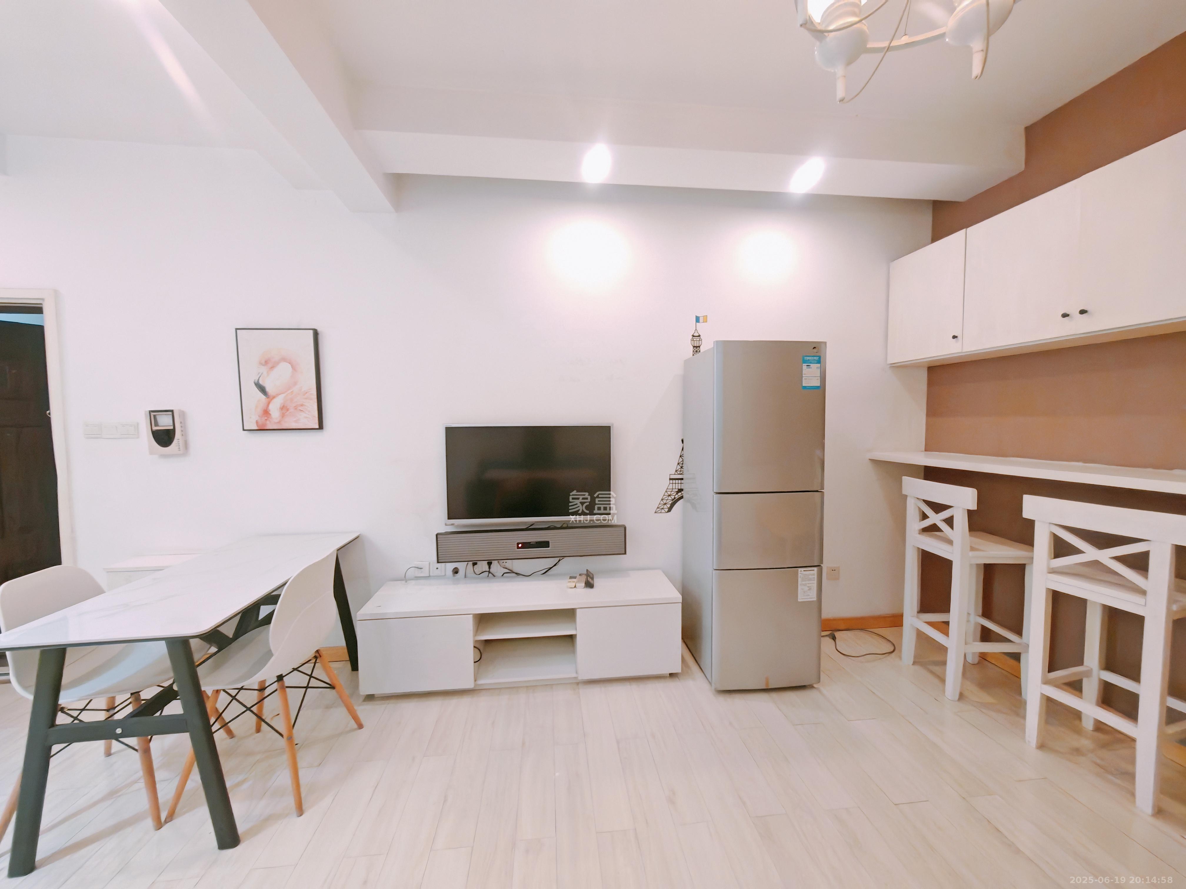 麓谷明珠  2室1厅1卫   2300.00元/月室内图