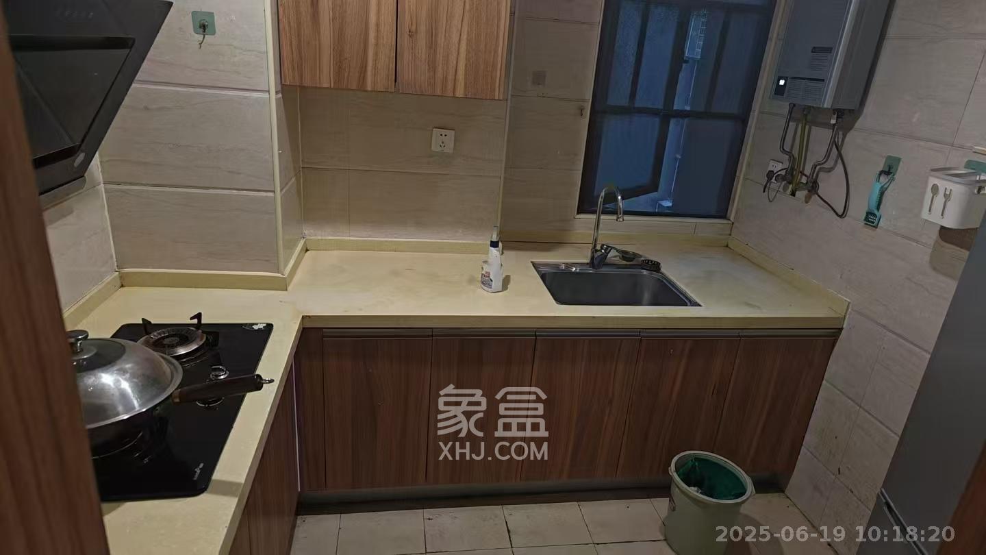 麓谷小镇  1室2厅2卫   2300.00元/月室内图