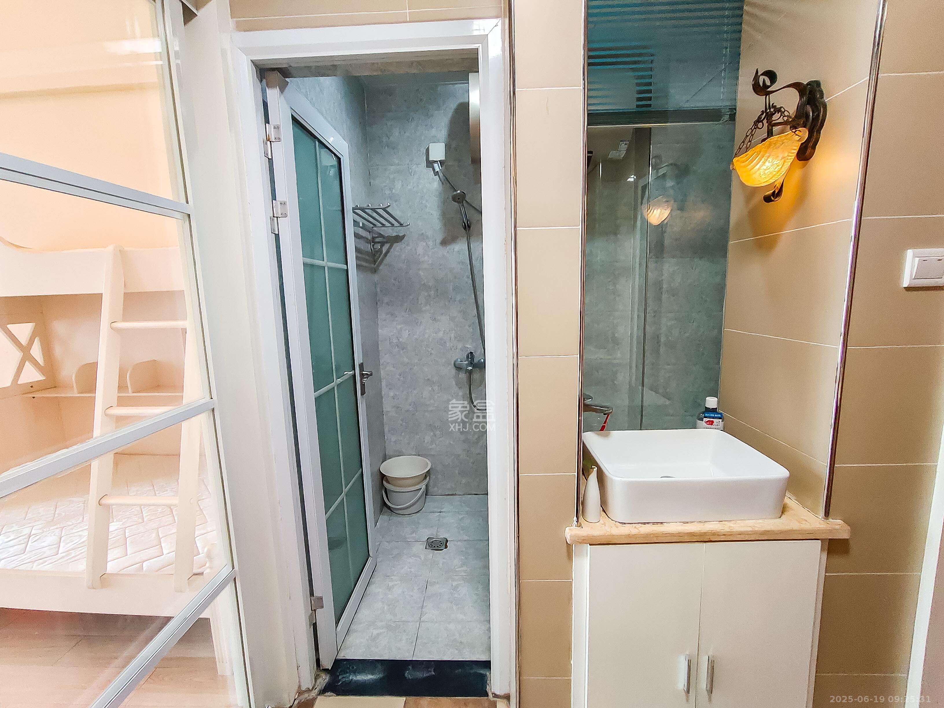 长房时代城 1室1厅1卫 37.8万 长房时代城 1室1厅1卫 37.8万卫生间