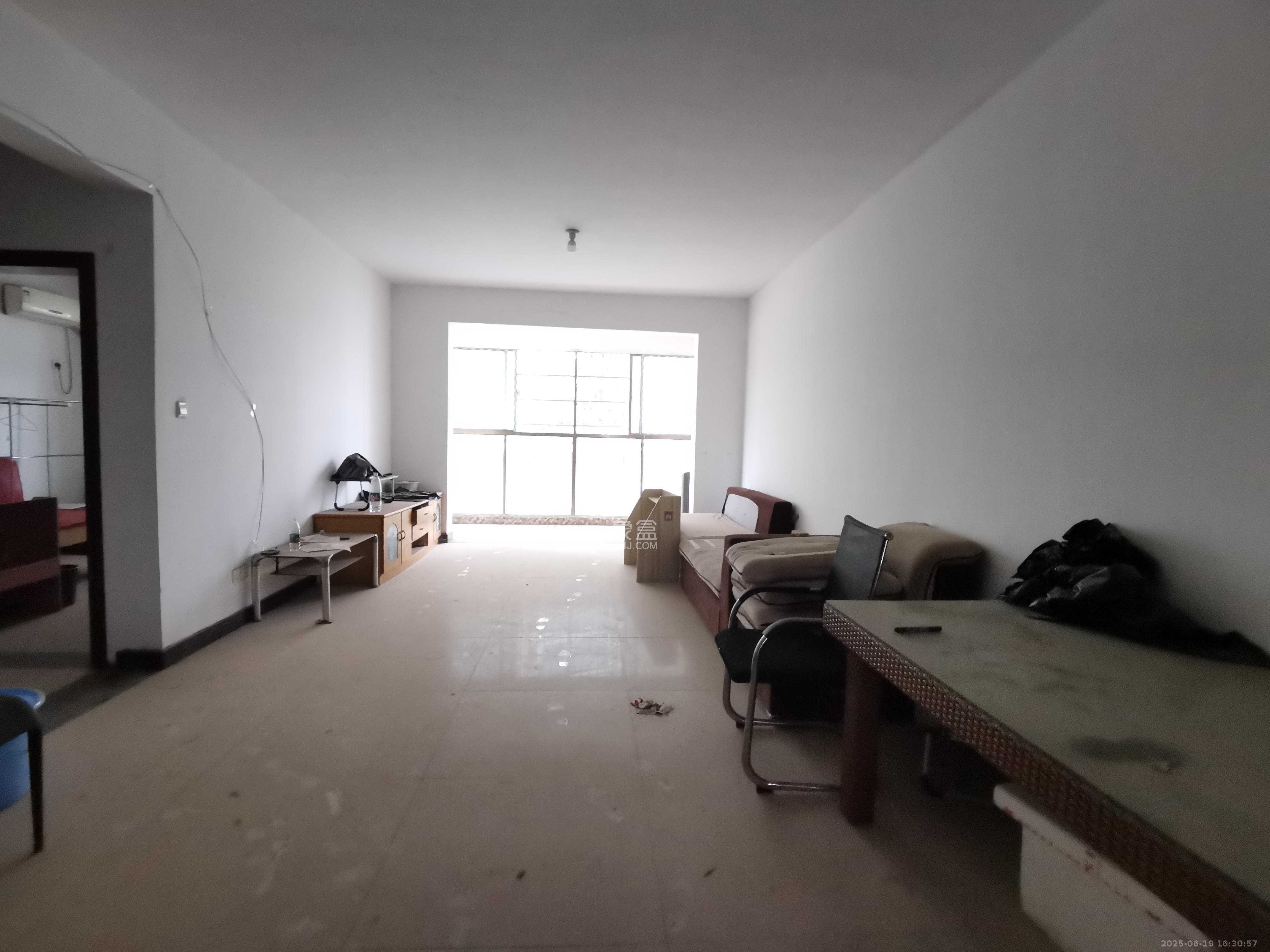 蟠龙欣苑  3室2厅2卫    1500.0元/月室内图