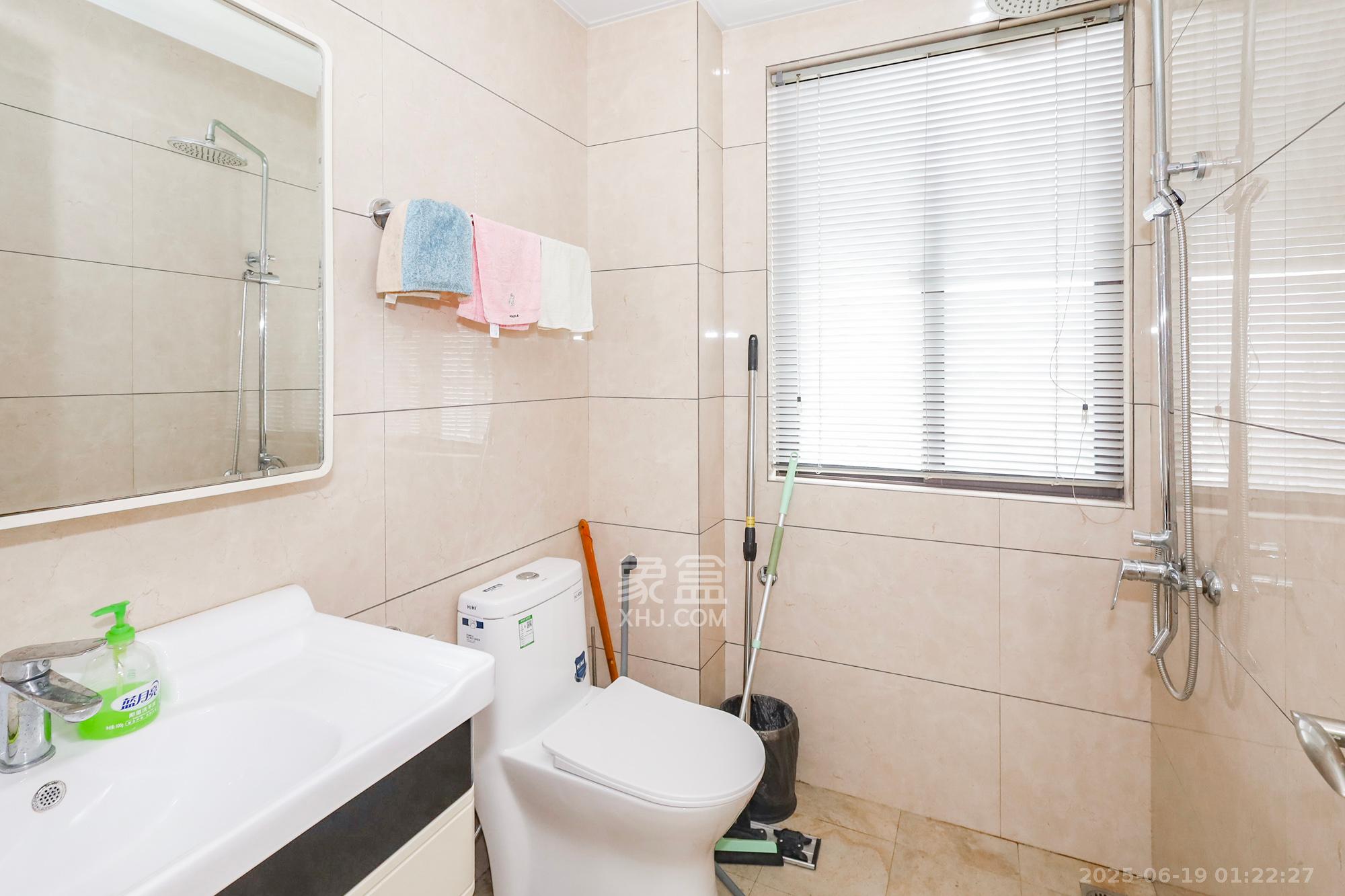 钰龙天下二期(钰龙佳园) 3室2厅2卫 198.0万 钰龙天下二期(钰龙佳园) 3室2厅2卫 198.0万卫生间