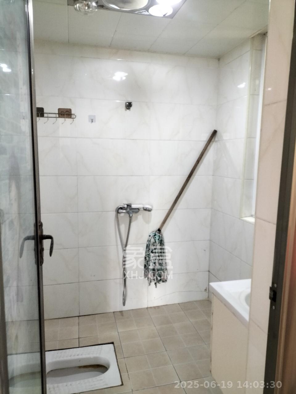 家兴苑 3室2厅1卫 2000.0元/月 家兴苑 3室2厅1卫 2000.0元/月室内图