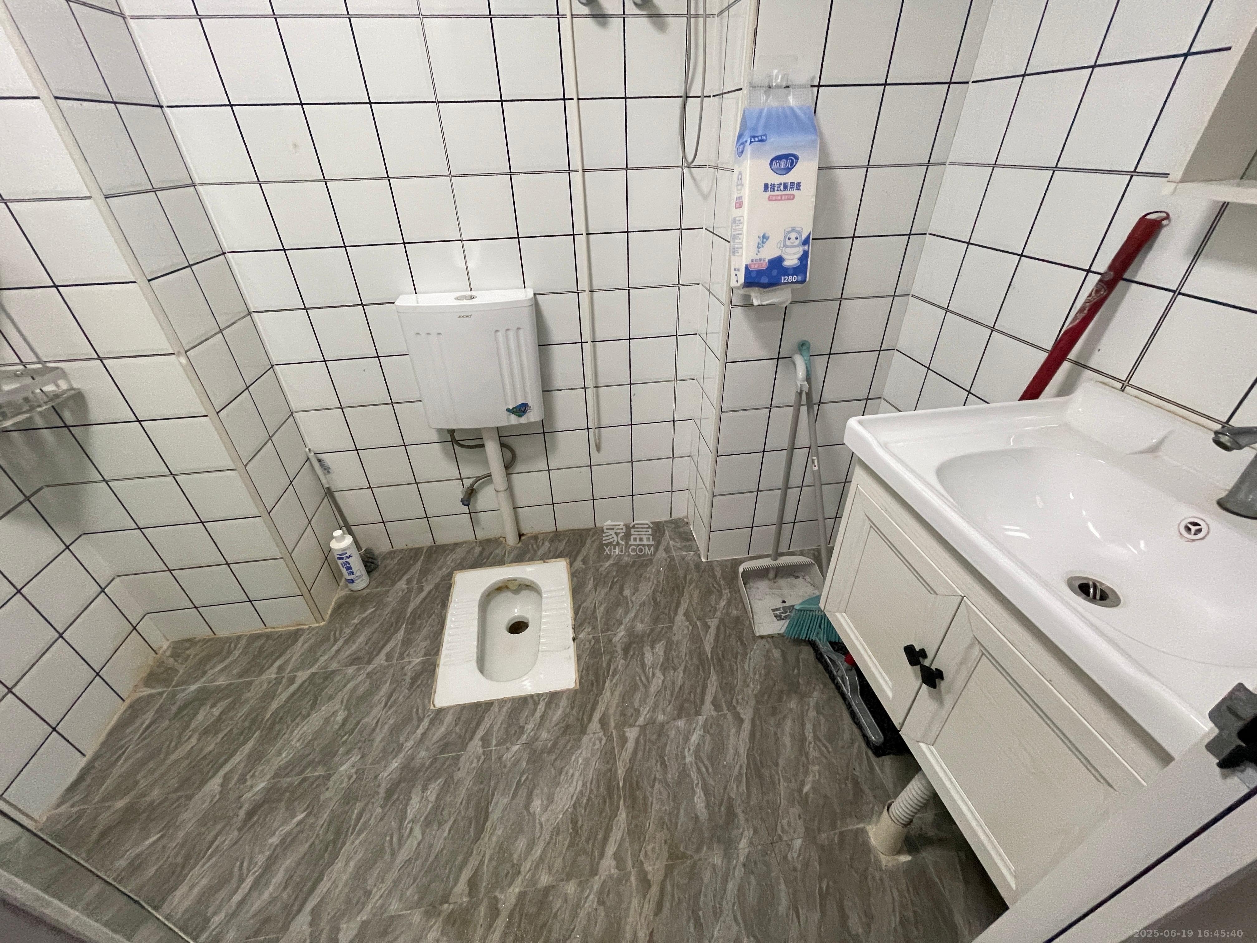 万润时光里  1室1厅1卫   1800.00元/月室内图