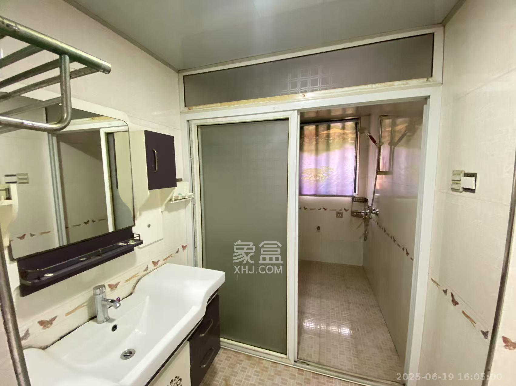 佳阳悦景馨都  3室2厅2卫   2200.00元/月室内图