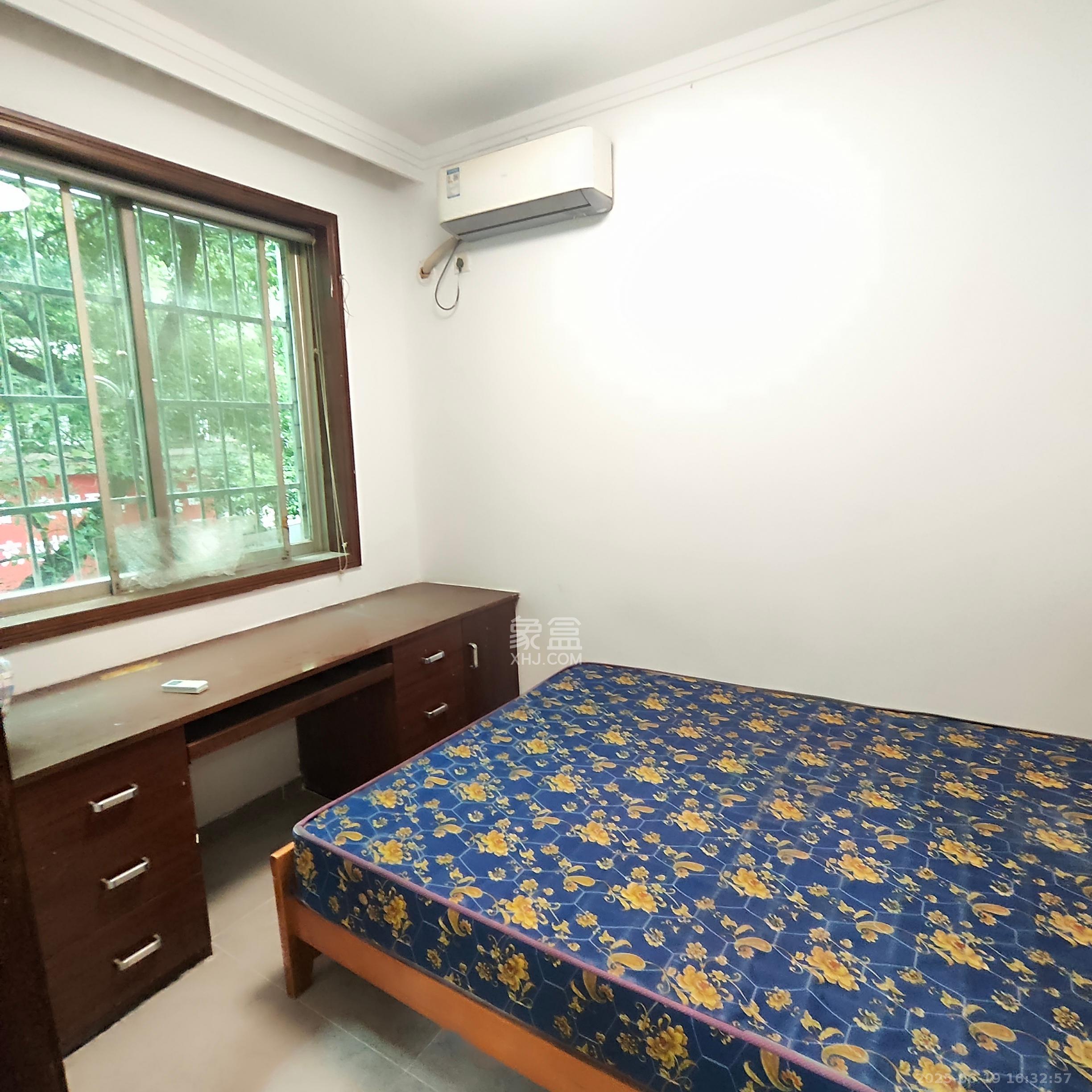 中南汽车世界  3室2厅2卫    1600.0元/月 中南汽车世界  3室2厅2卫    1600.0元/月室内图