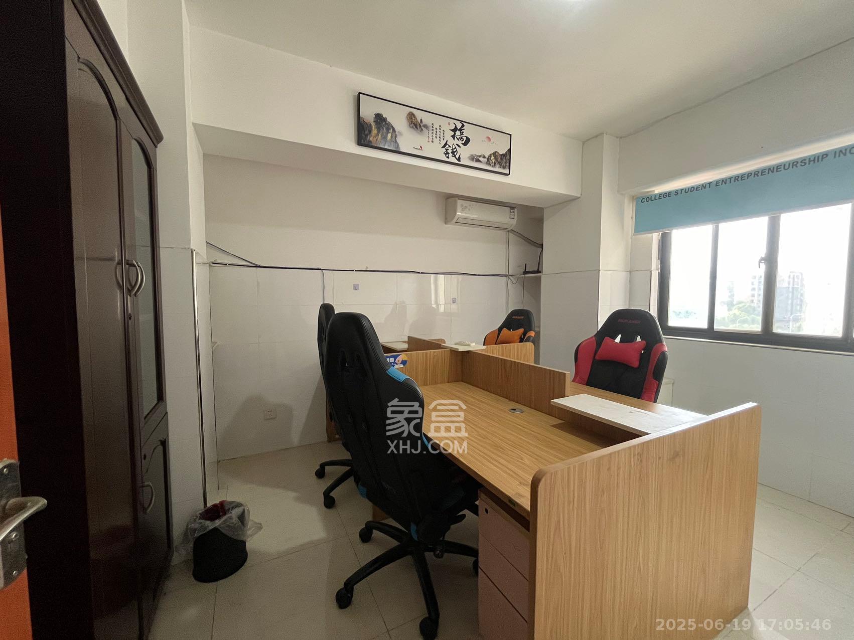 阳光100二期 3室2厅1卫 2600.0元/月 阳光100二期 3室2厅1卫 2600.0元/月室内图