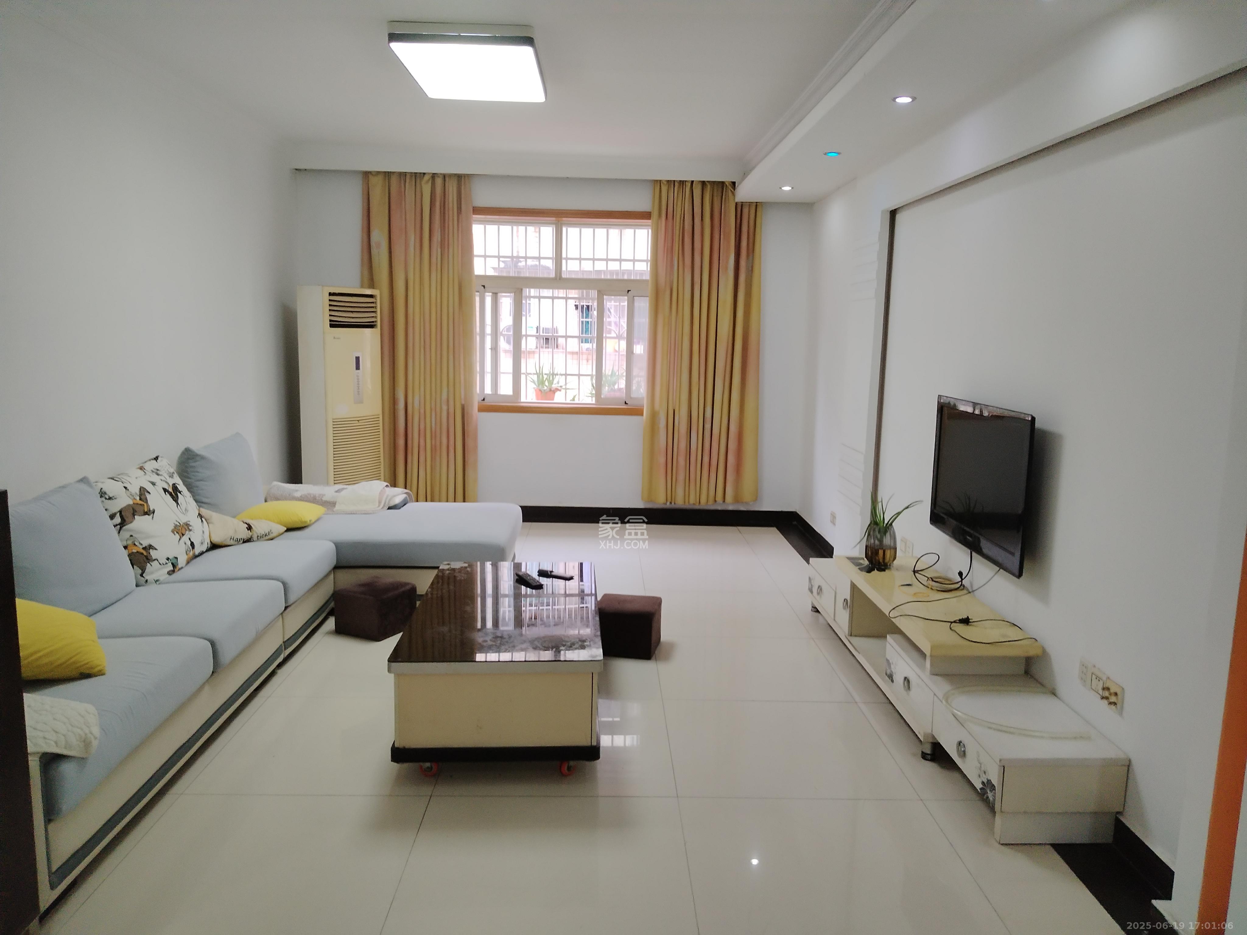 新塘垅小区(高桥物流园)  3室2厅2卫    2200.0元/月 新塘垅小区(高桥物流园)  3室2厅2卫    2200.0元/月室内图