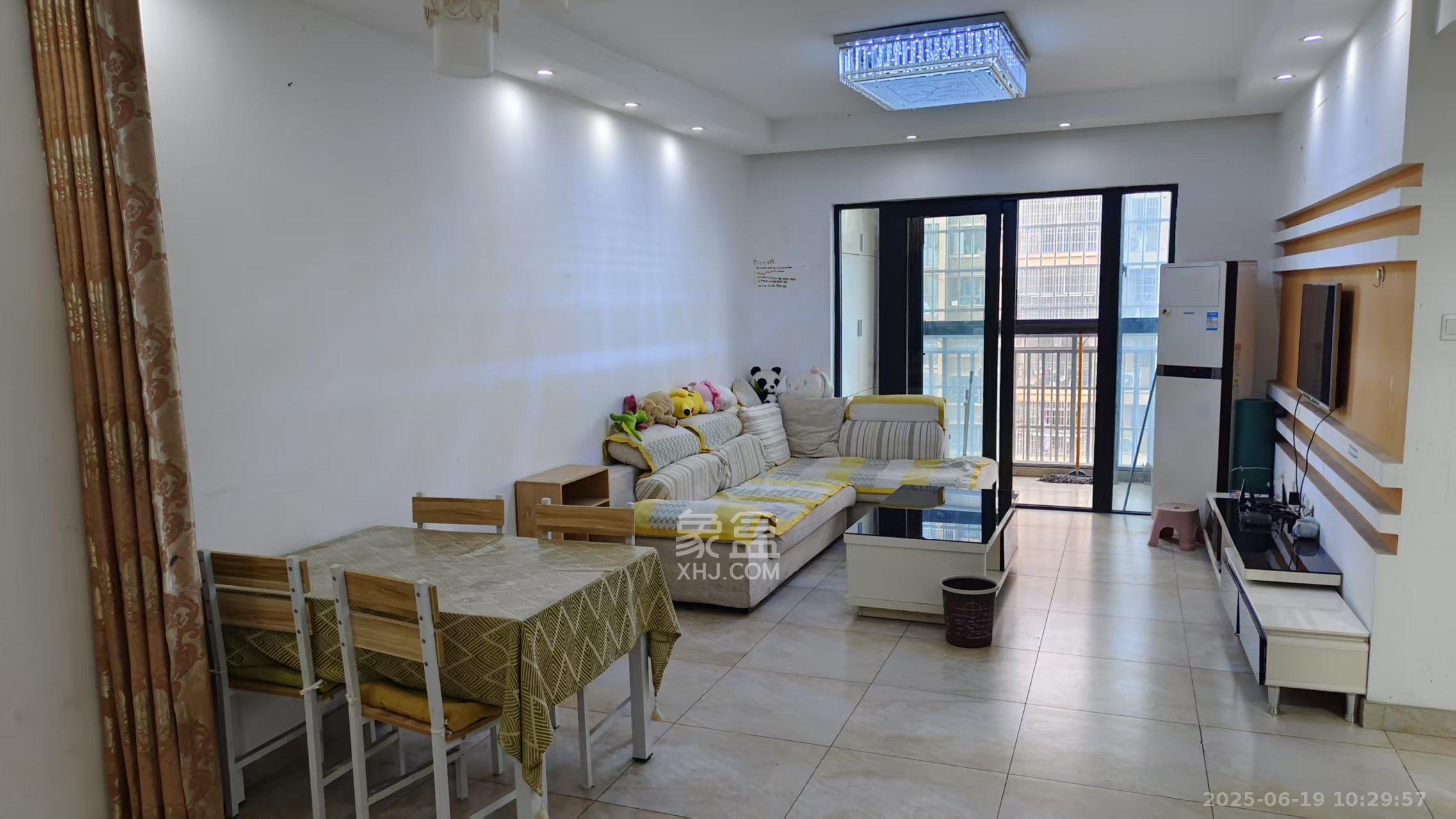 华城广场  2室2厅1卫    2500.0元/月室内图