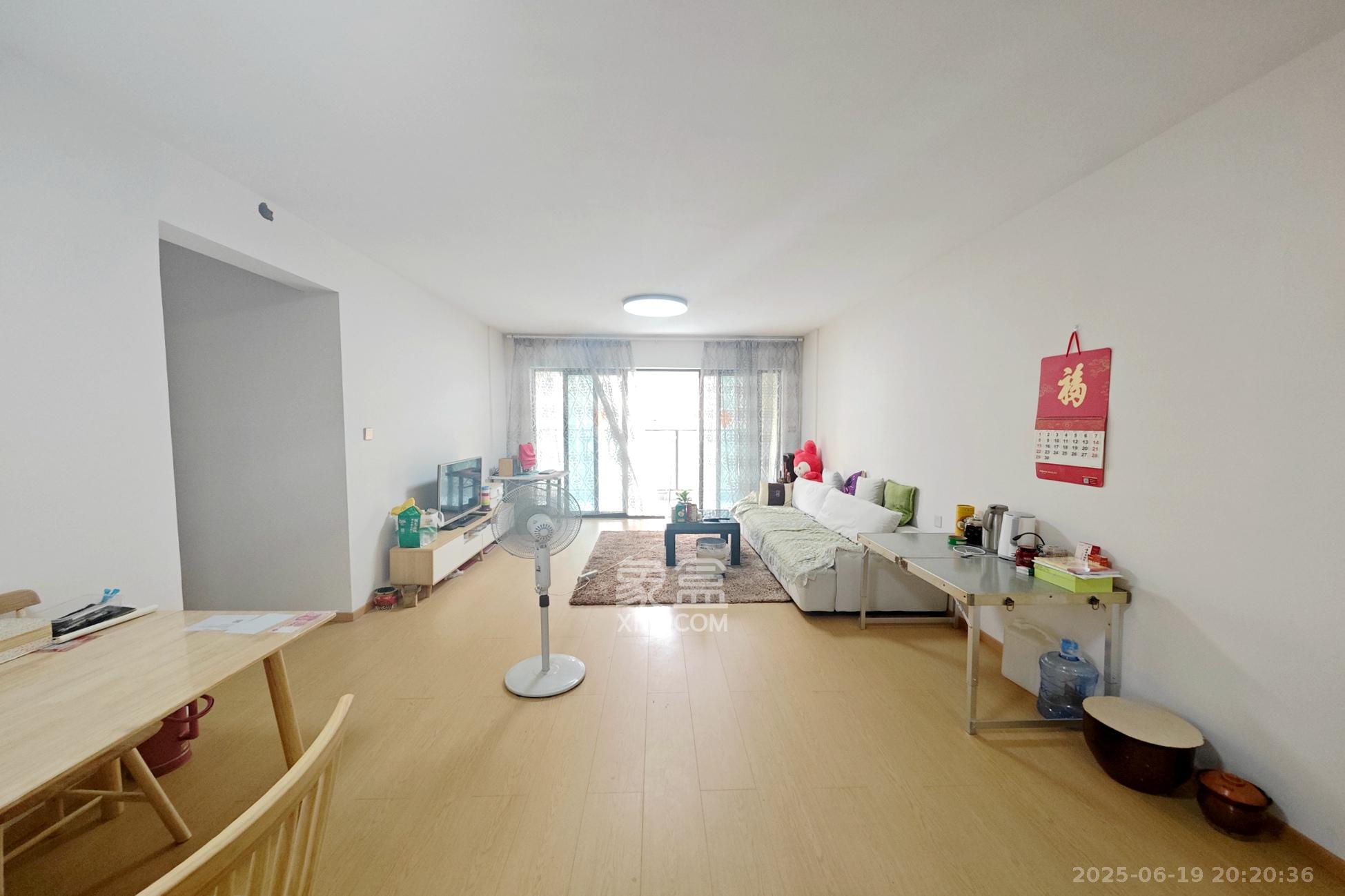 国欣向荣府  4室2厅2卫    155.0万 国欣向荣府  4室2厅2卫    155.0万客厅