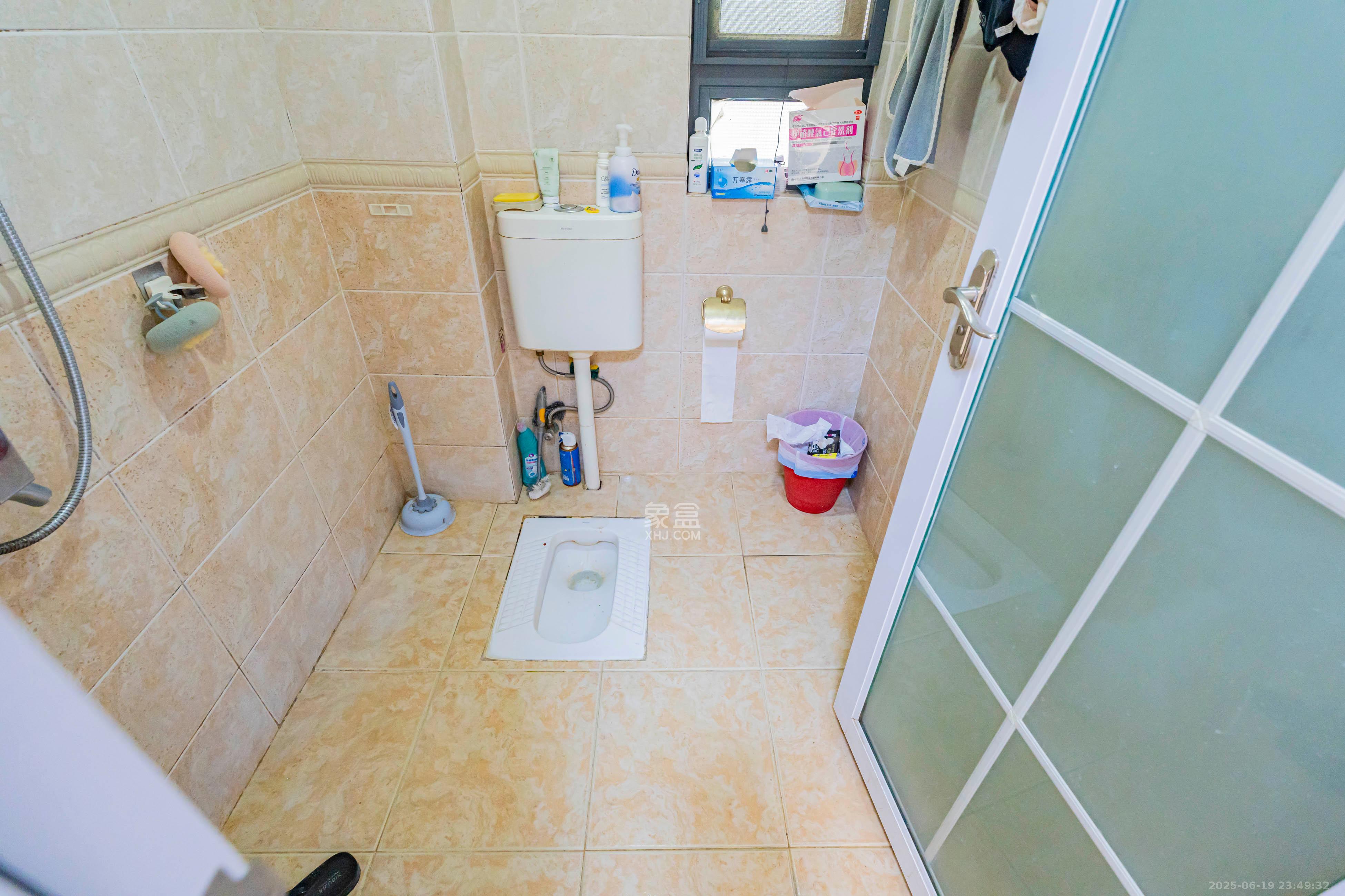 藏珑湖上国际花园 2室2厅1卫 85.0万 藏珑湖上国际花园 2室2厅1卫 85.0万卫生间