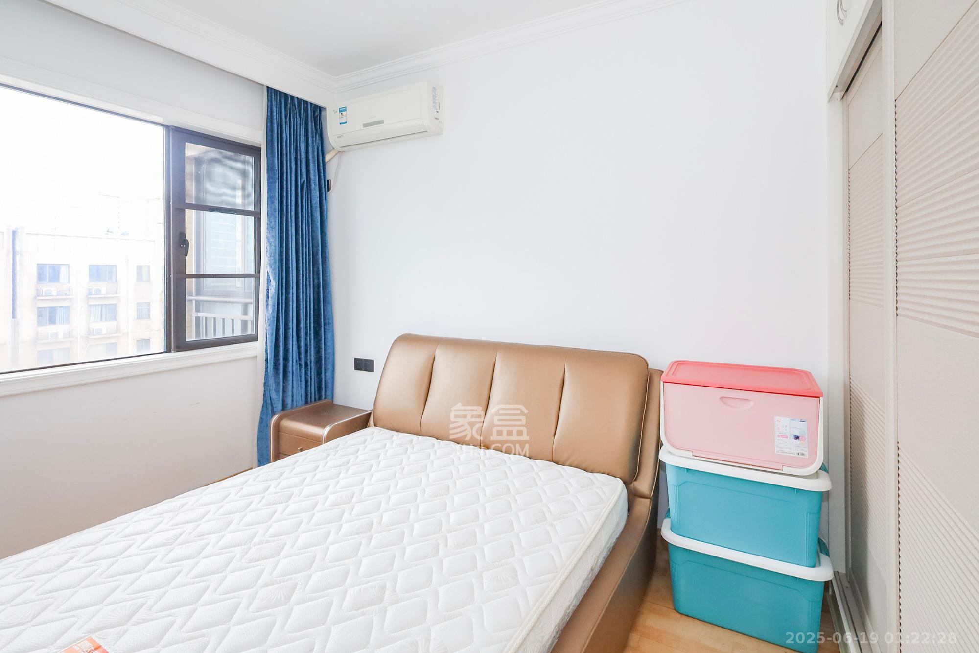 钰龙天下二期(钰龙佳园) 3室2厅2卫 198.0万 钰龙天下二期(钰龙佳园) 3室2厅2卫 198.0万卧室