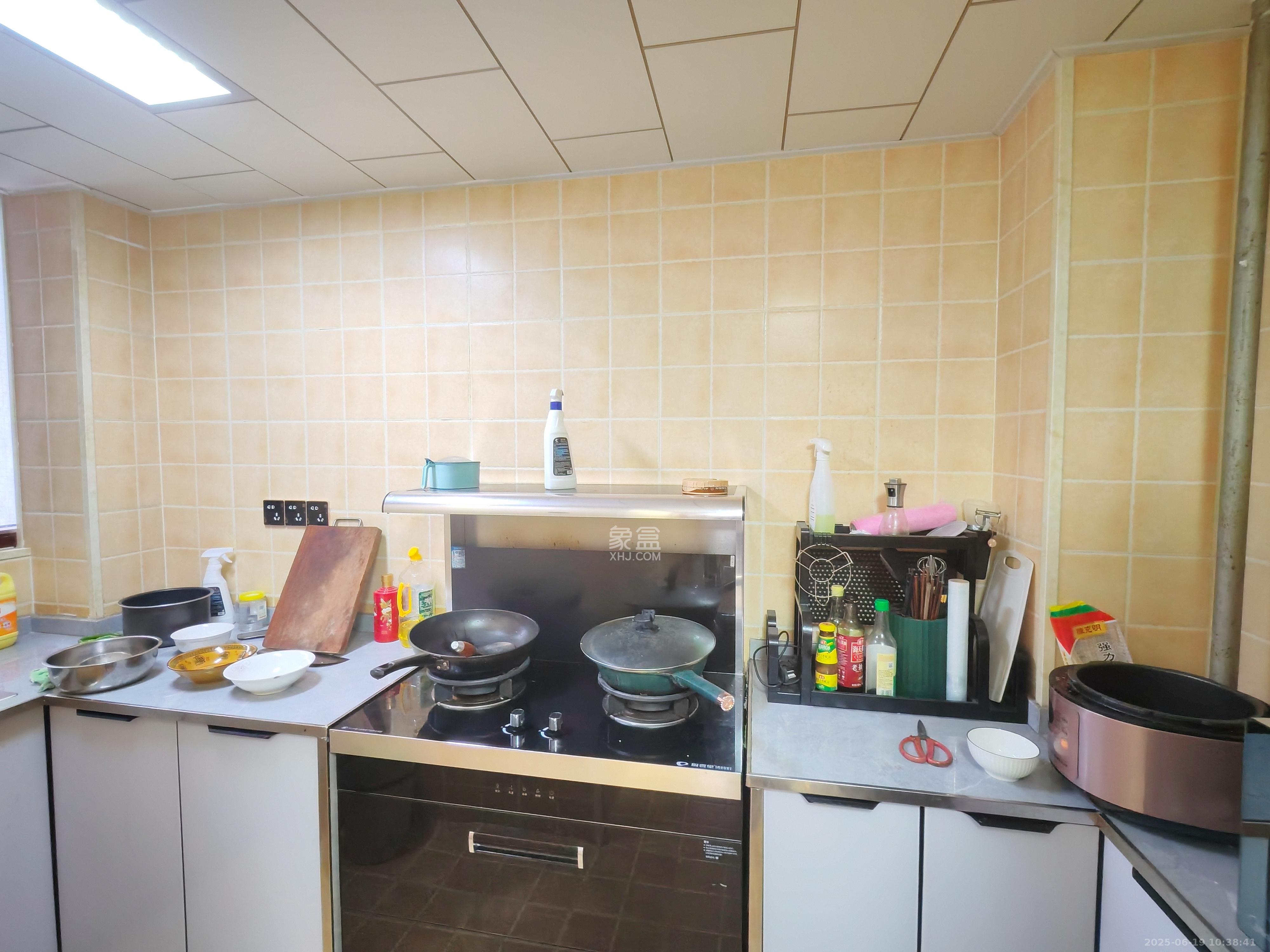 高桥现代商贸城 2室2厅1卫 2800.0元/月 高桥现代商贸城 2室2厅1卫 2800.0元/月室内图