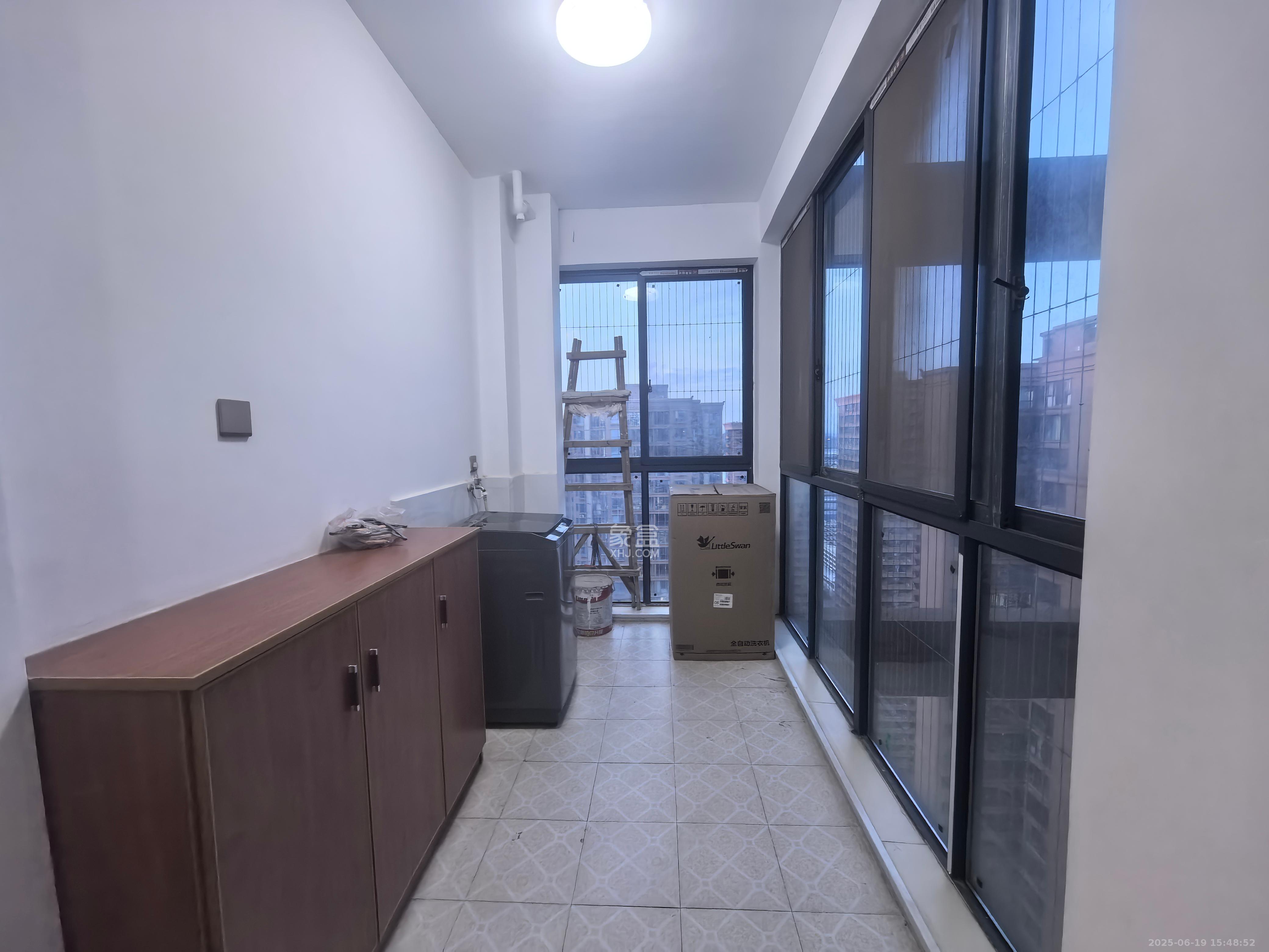 紫华郡 4室2厅2卫 2500.0元/月 紫华郡 4室2厅2卫 2500.0元/月室内图